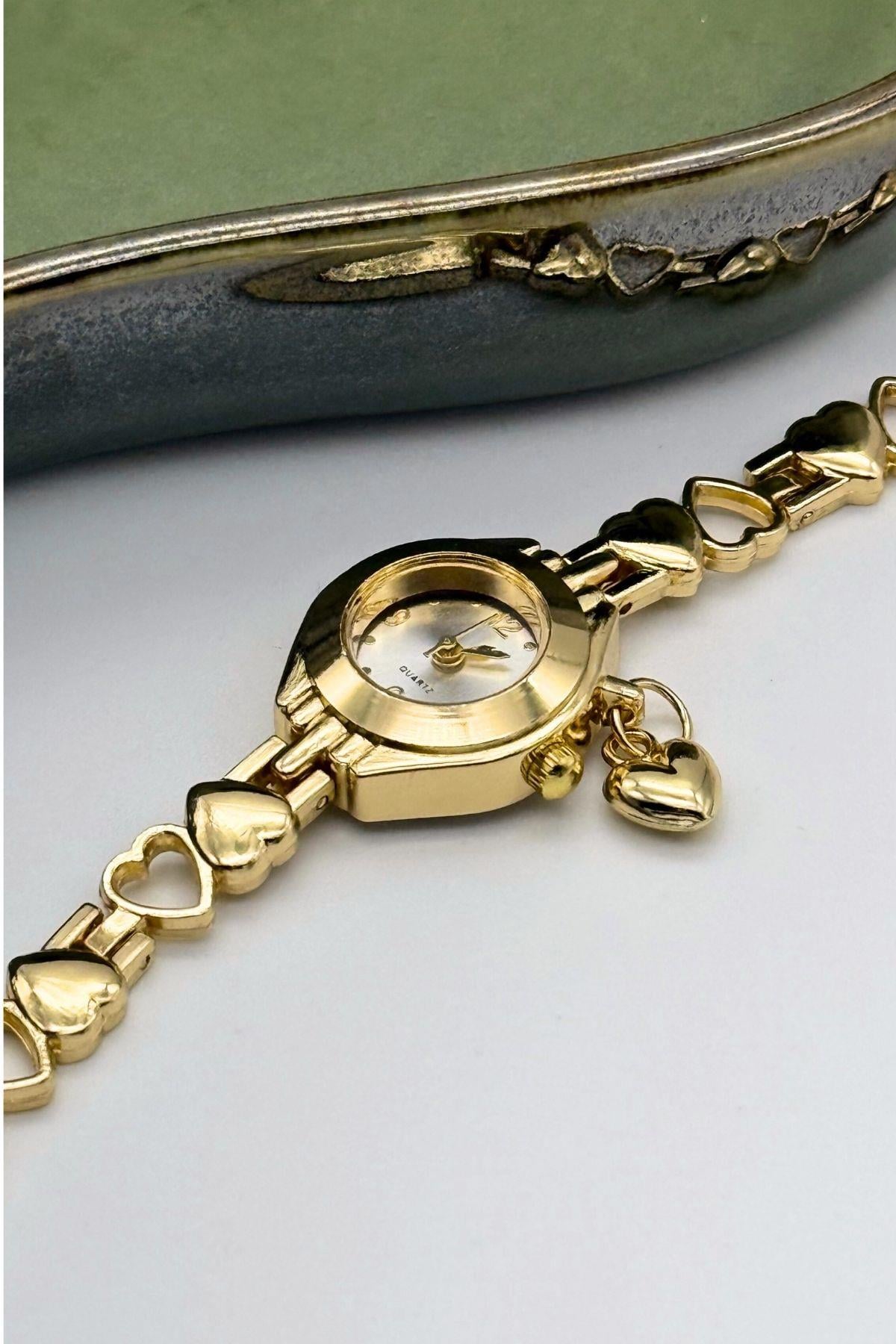 Golden Charm Saat