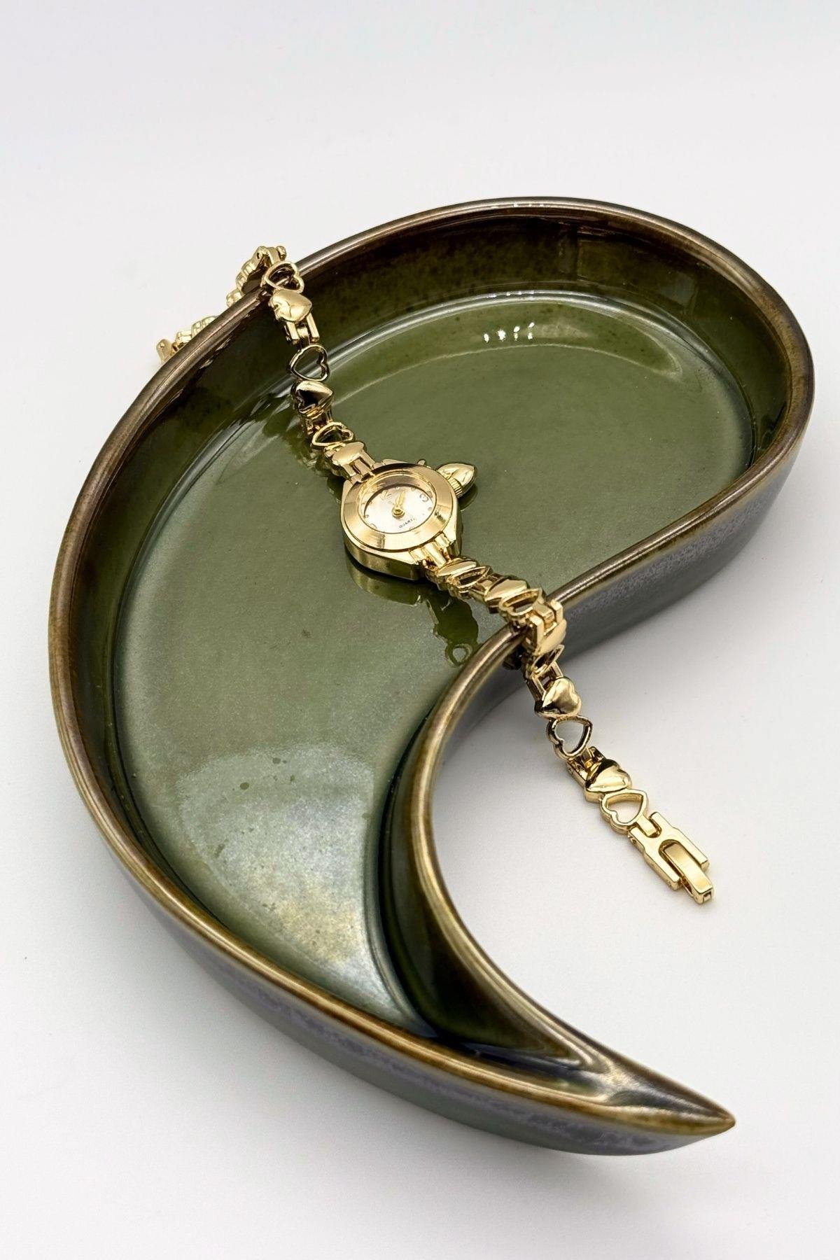 Golden Charm Saat
