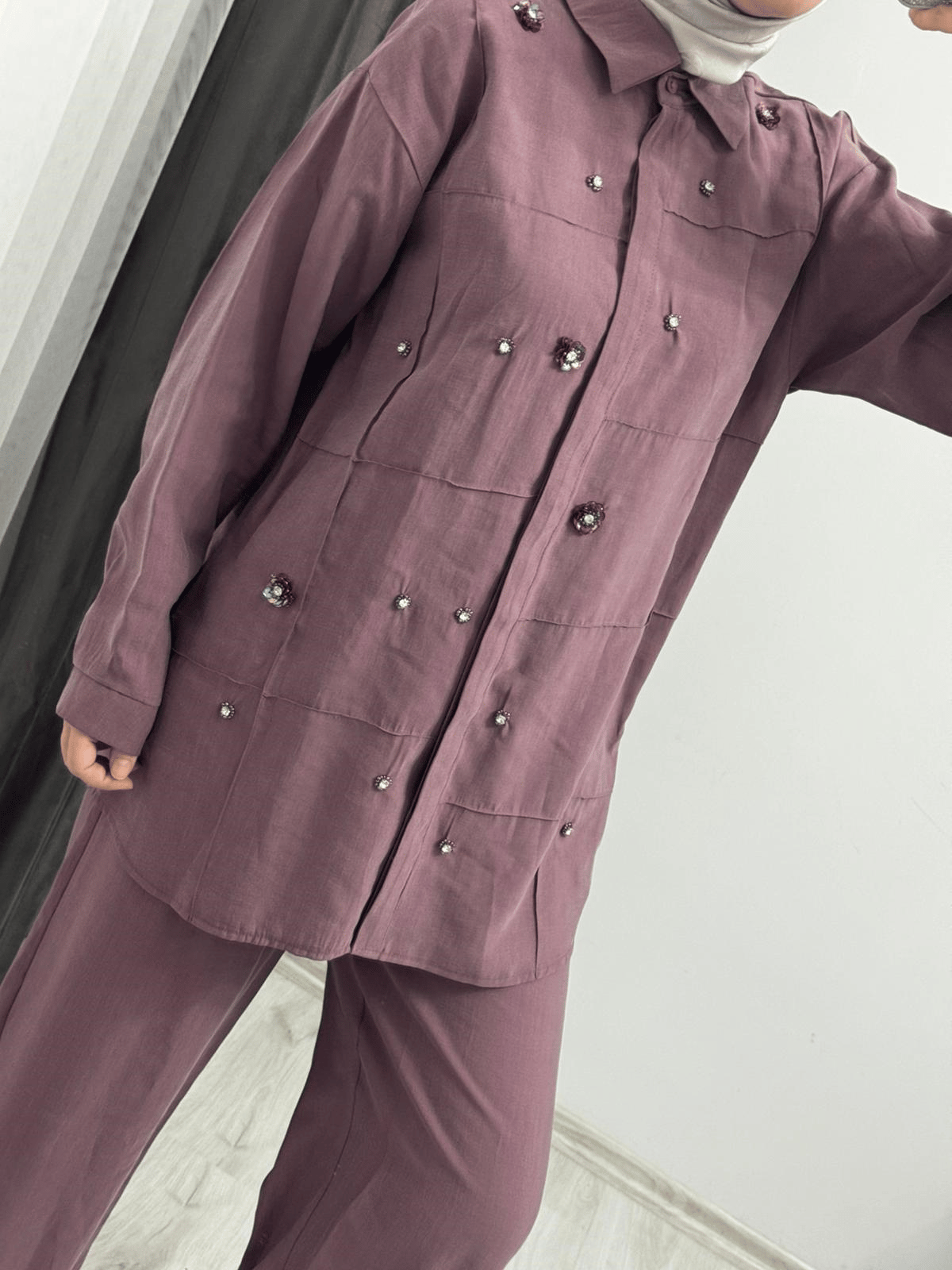 Taş Detaylı Pantolonlu Takım