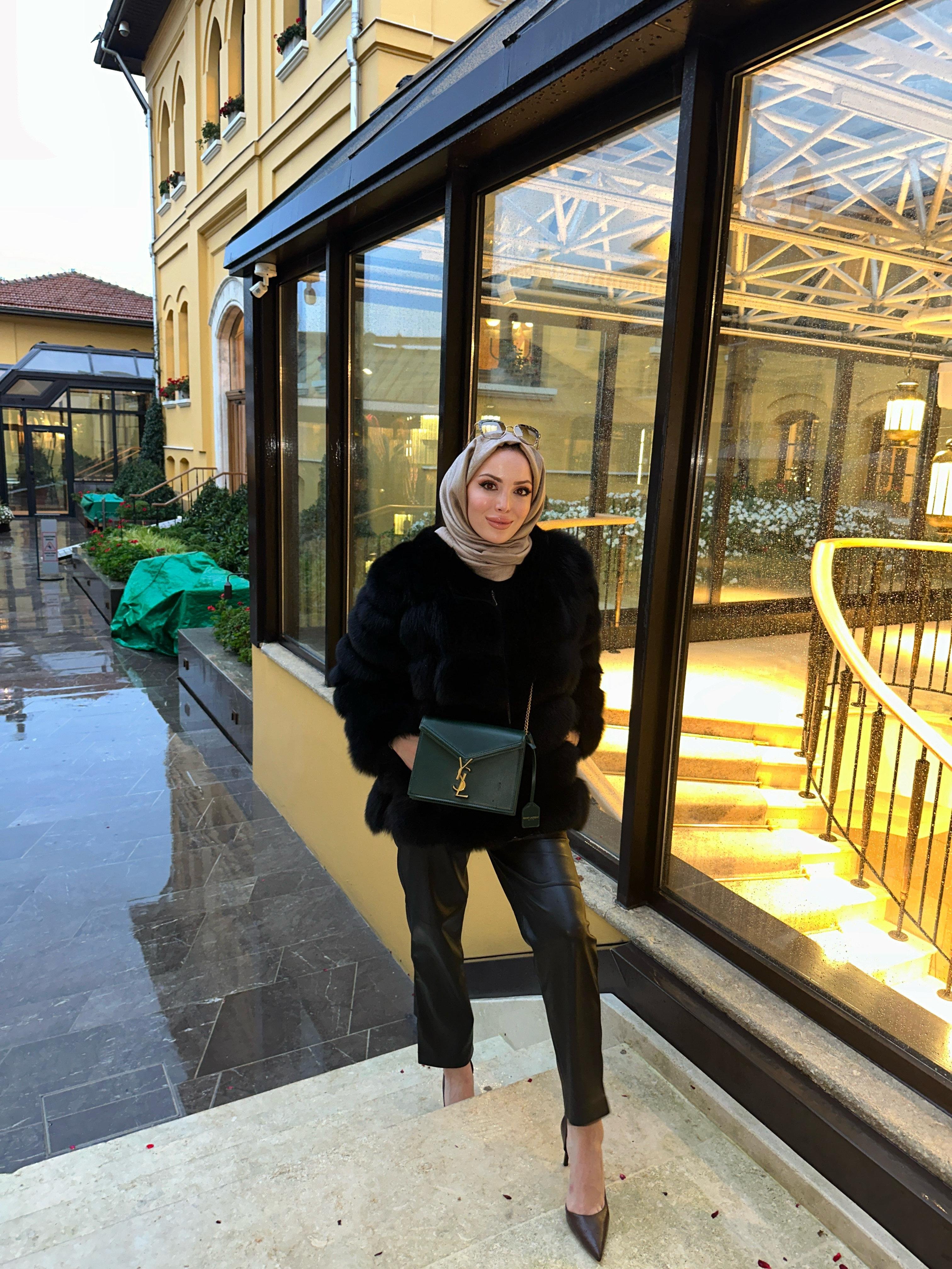 Siyah Madonna Kürk