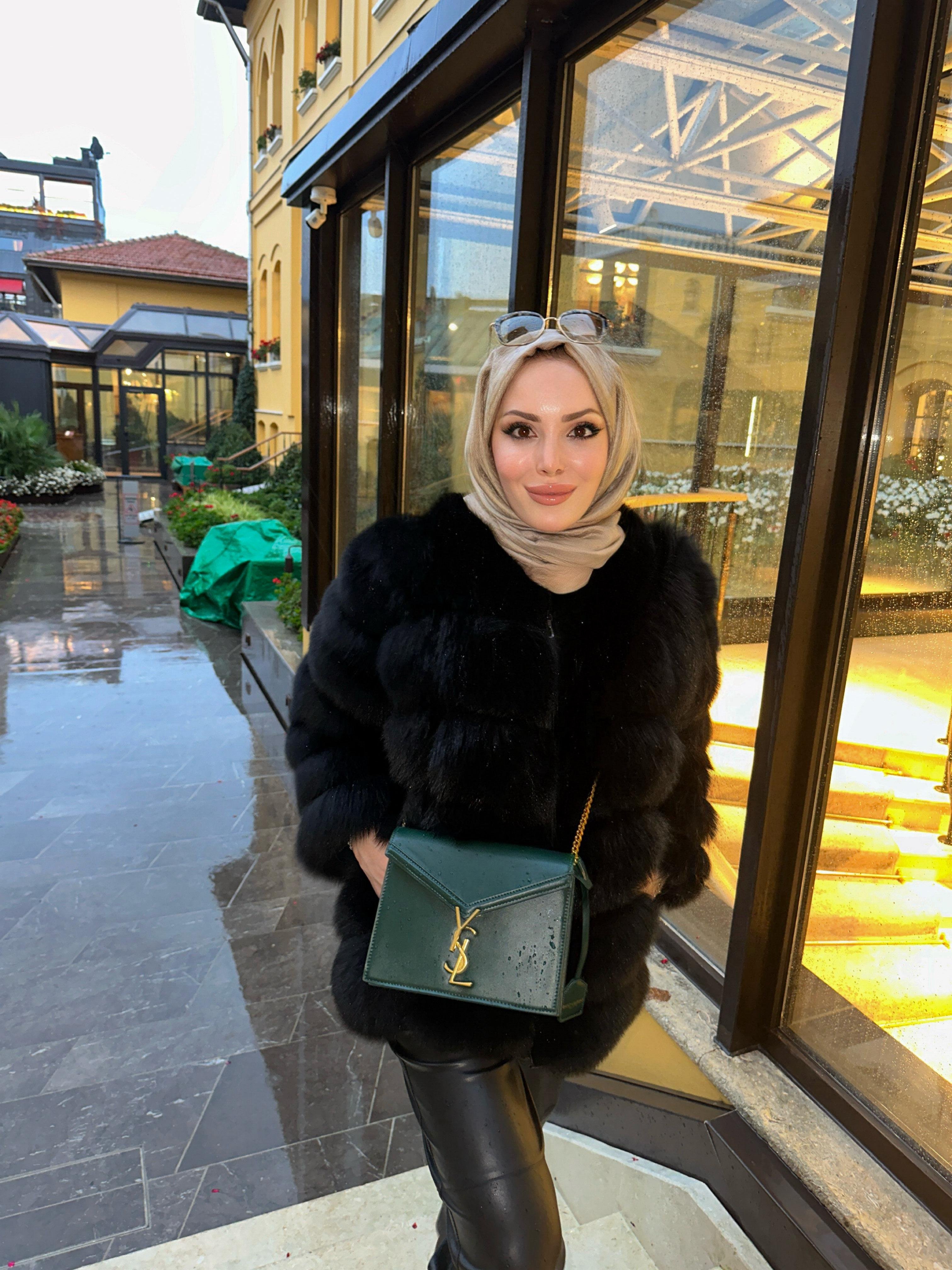 Siyah Madonna Kürk