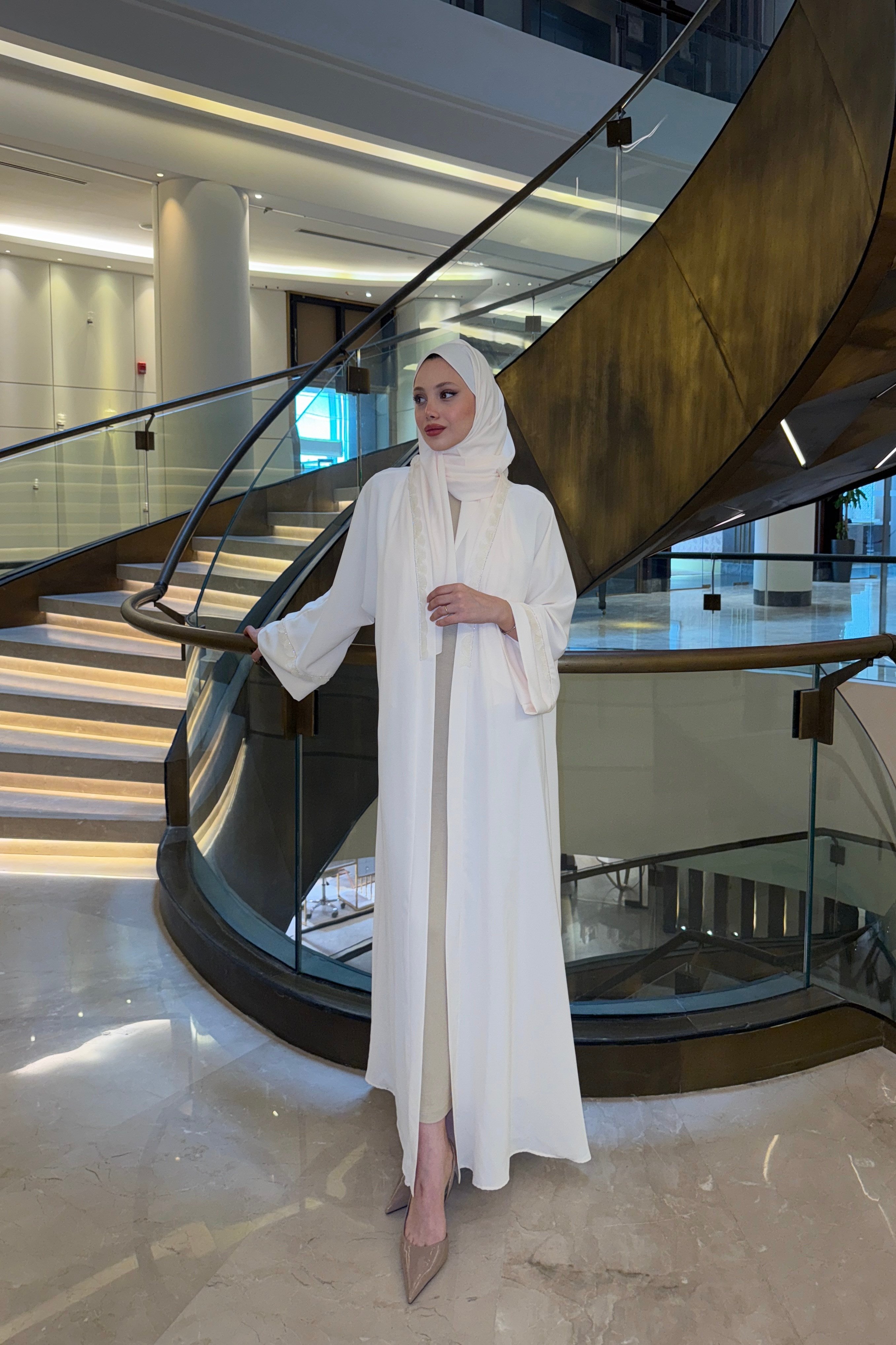 DANTEL DETAYLI TAŞLI ABAYA - EKRU