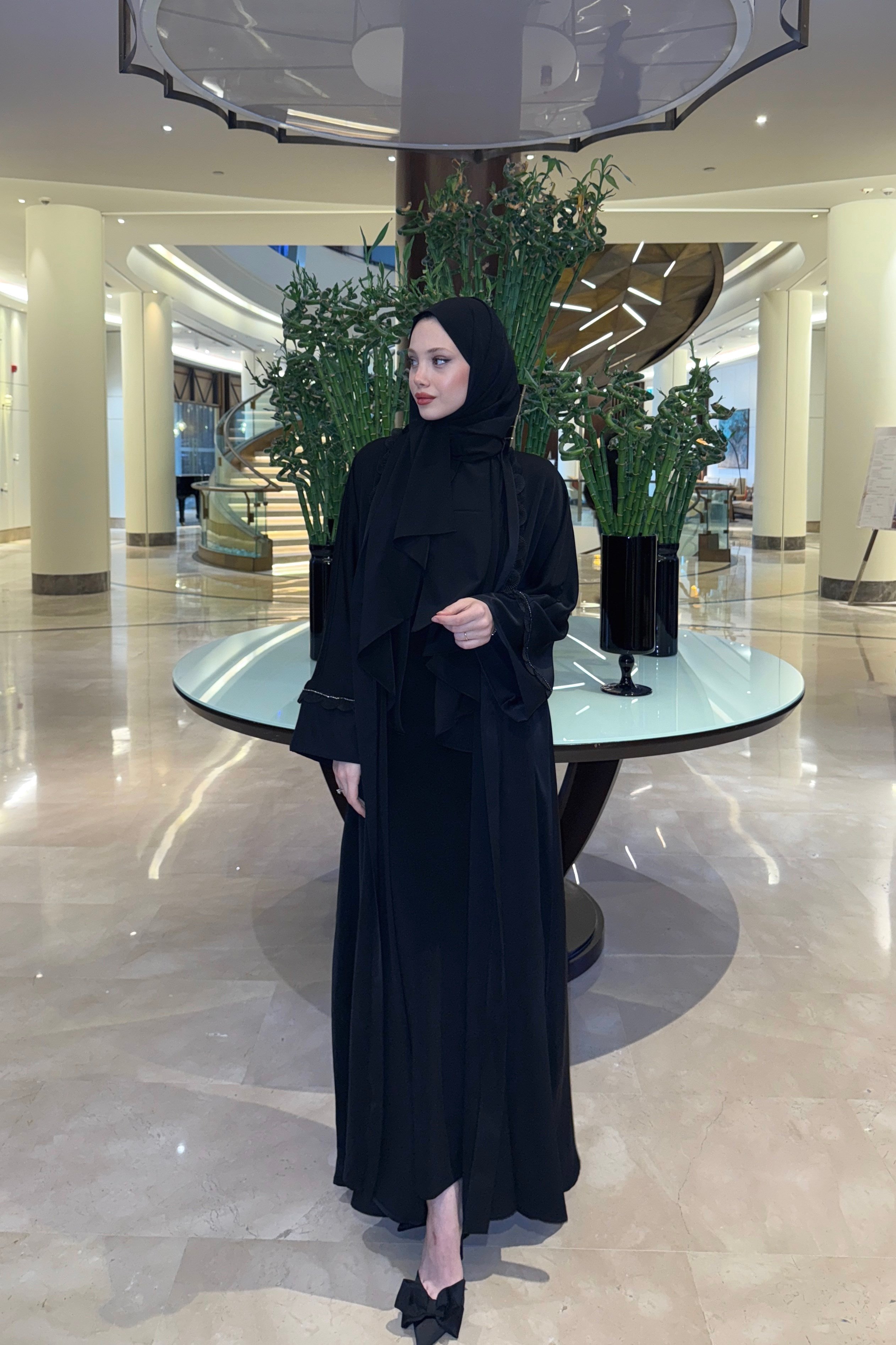 DANTEL DETAYLI TAŞLI ABAYA - SİYAH
