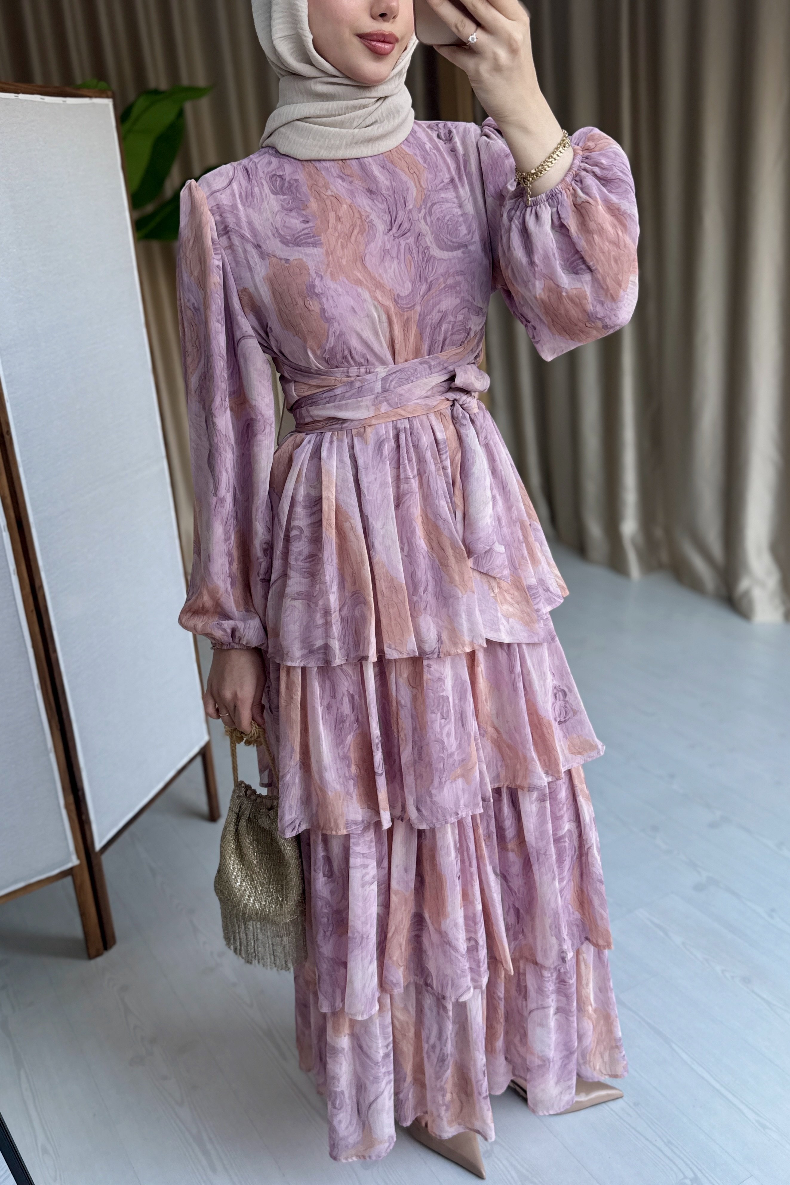 KAT KAT BAĞLAMALI ELBİSE - PEMBE DESEN