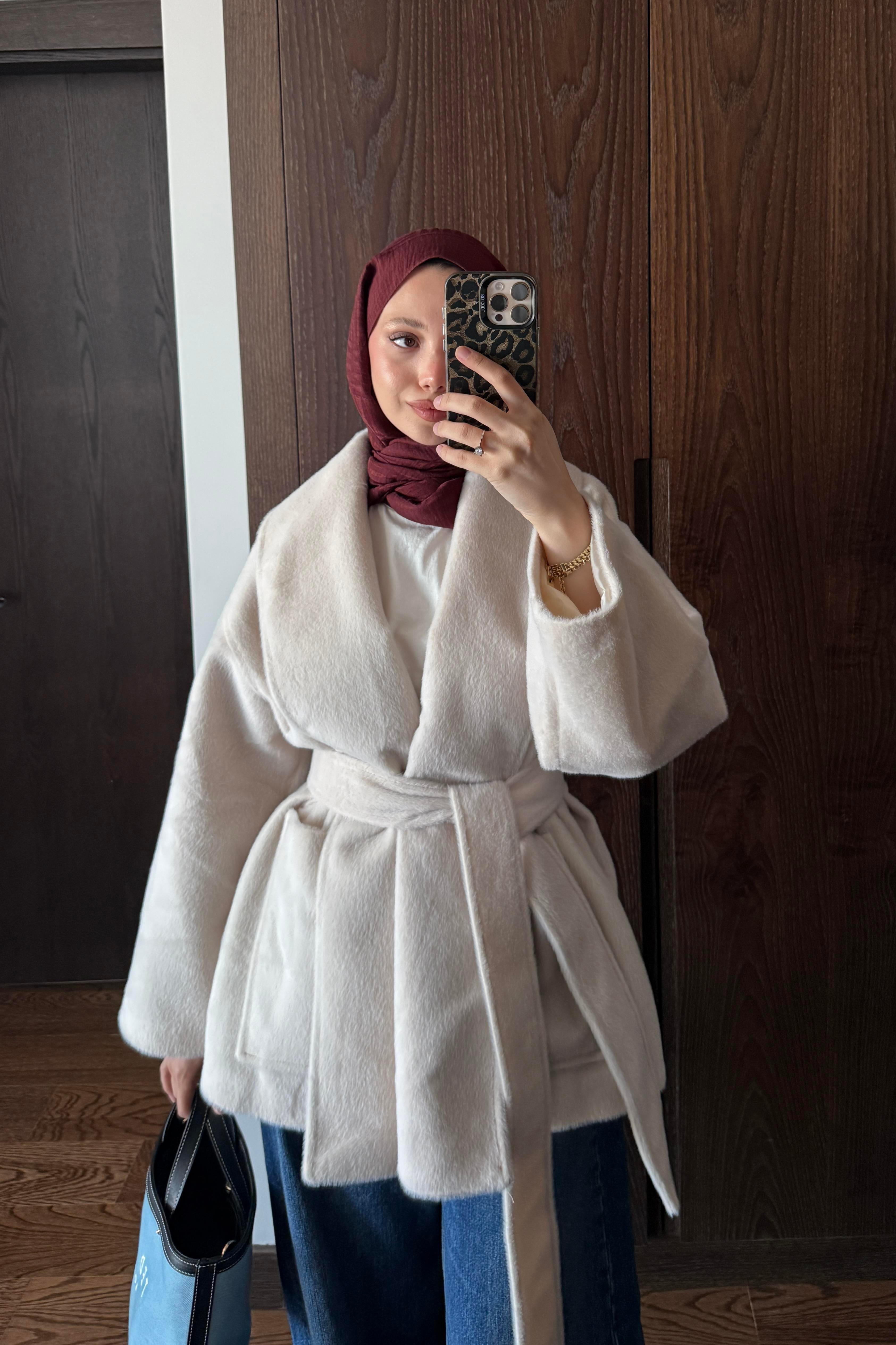 KUŞAKLI SUNİ KÜRKLÜ CEKET - BEJ