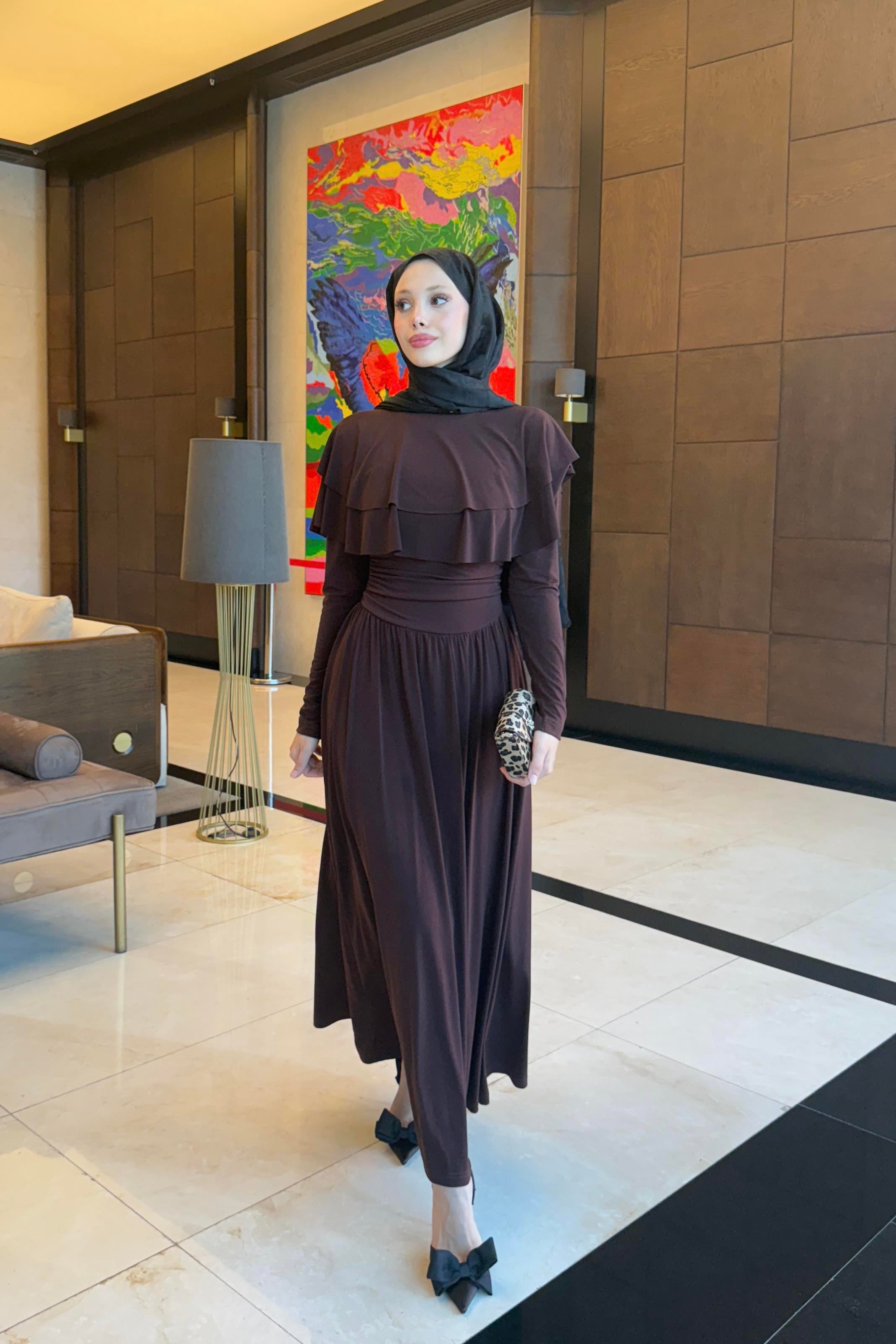 YAKALI DRAPE ELBİSE - KAHVE