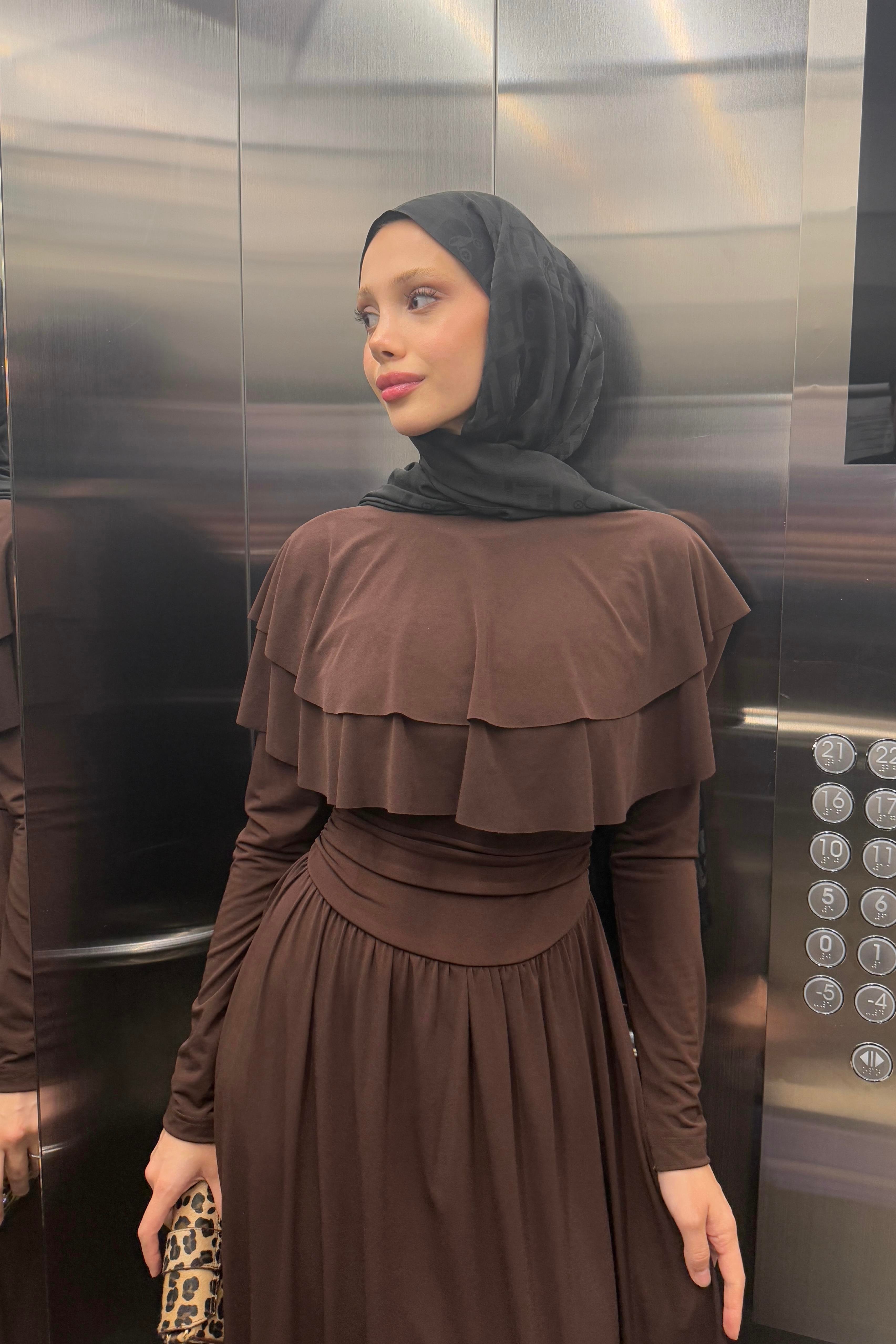 YAKALI DRAPE ELBİSE - KAHVE