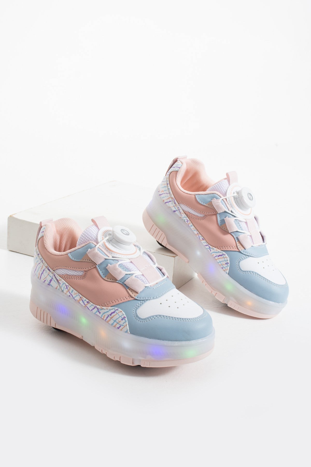 Çocuk Patenli Işıklı Spor Ayakkabı 4 Tekerlekli Çıkarılabilir Tekerlekli Sneaker