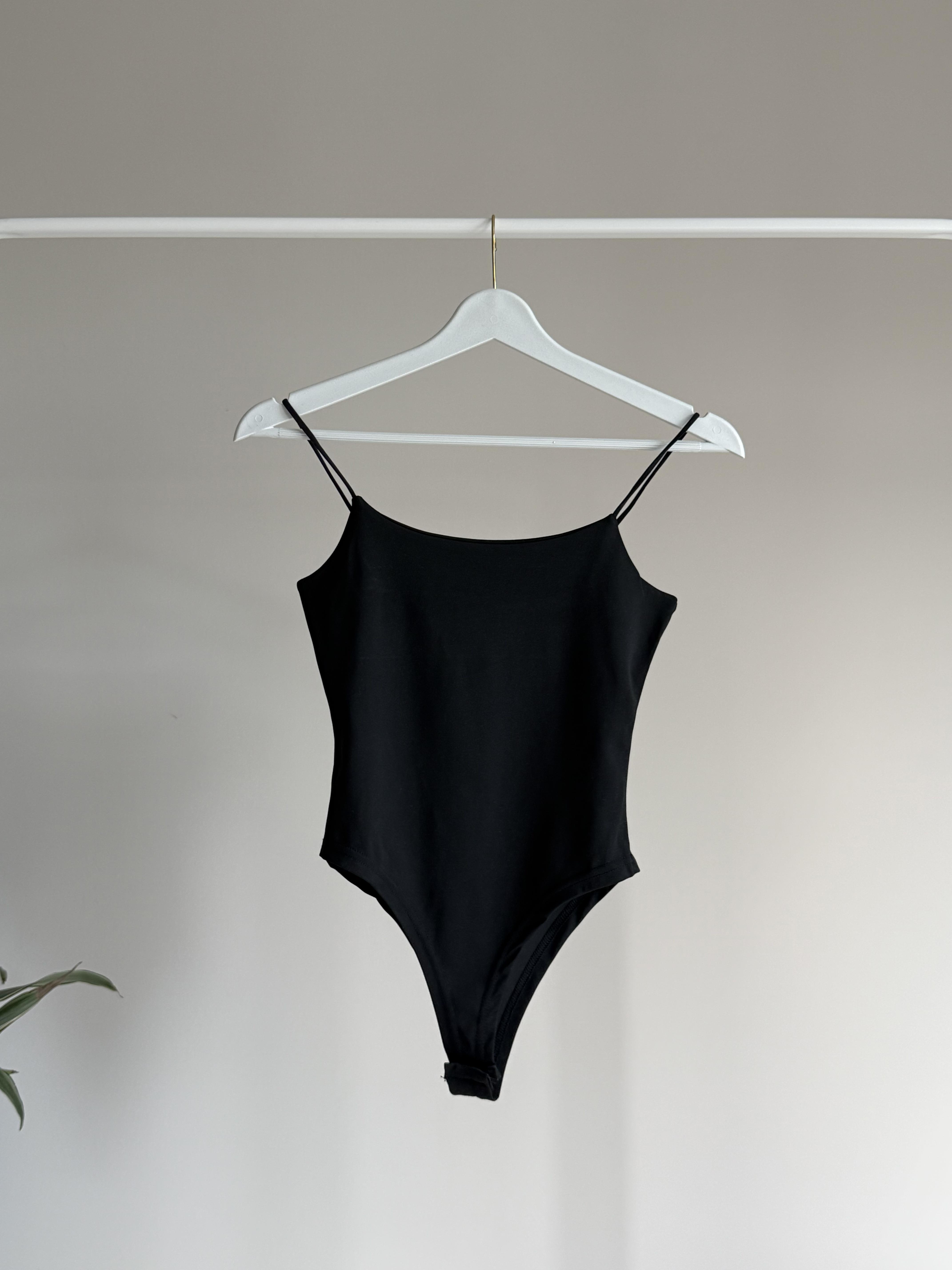 Siyah Askılı Bodysuit