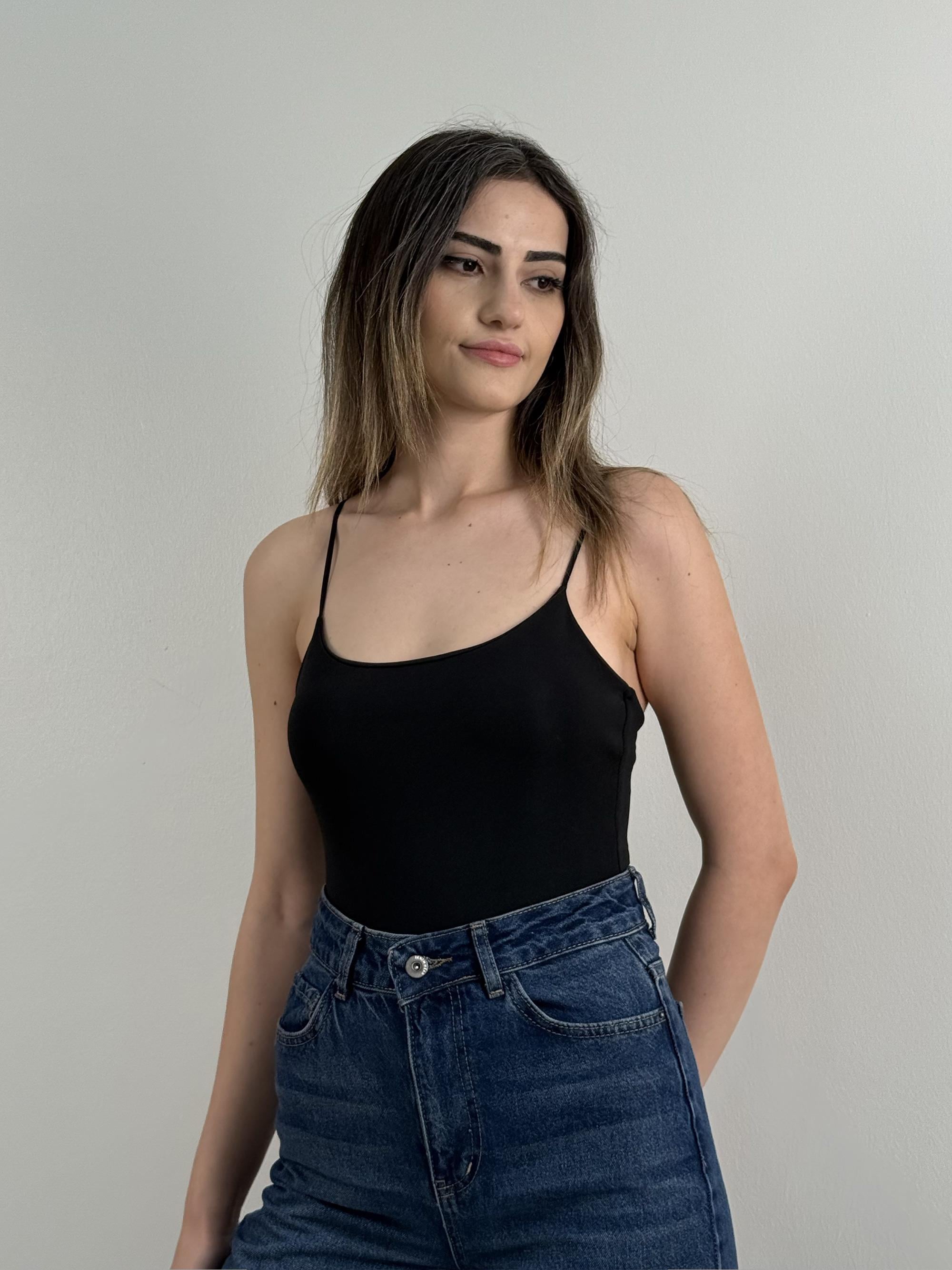 Siyah Askılı Bodysuit