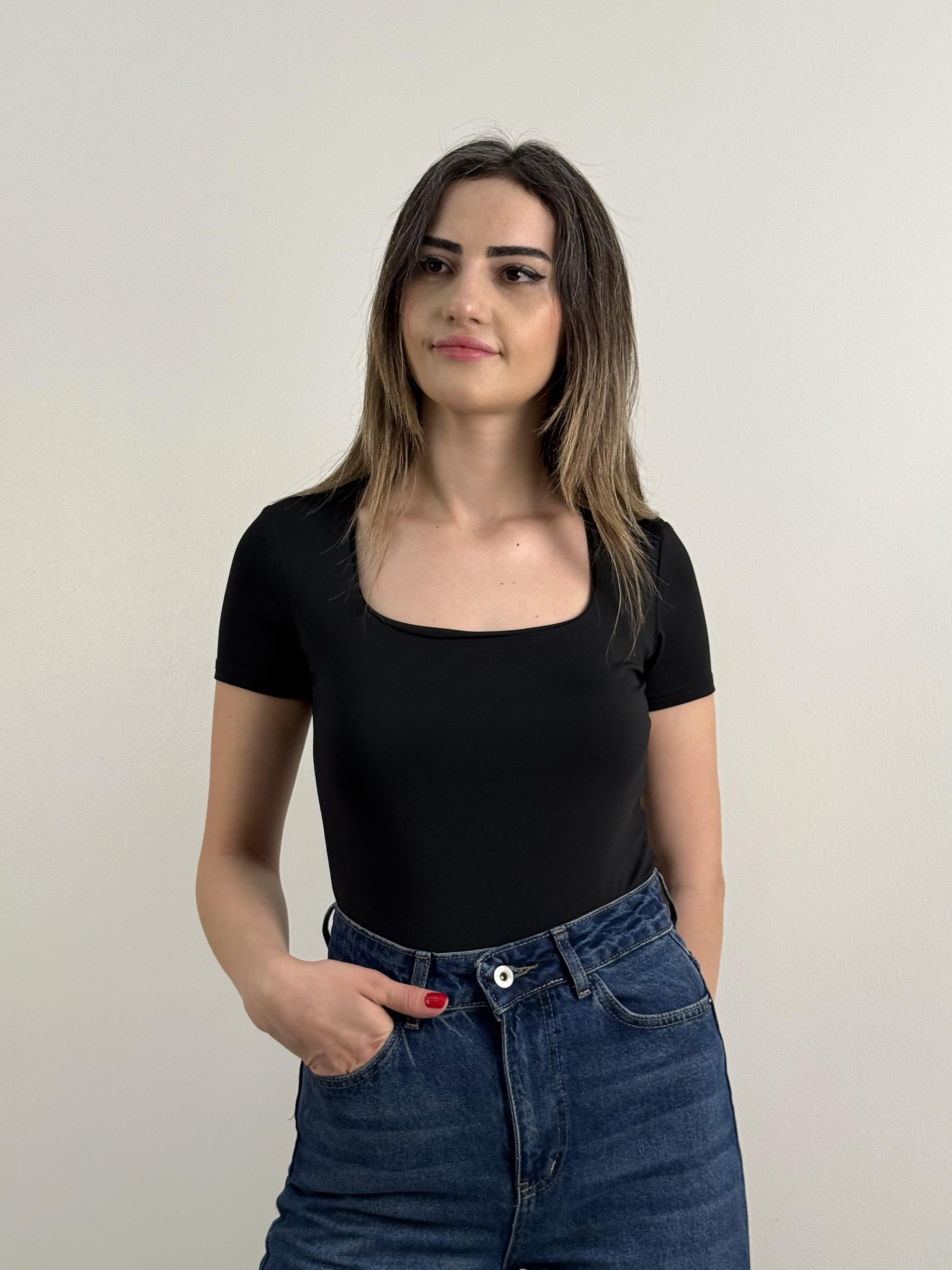 Siyah Kısa Kollu Bodysuit