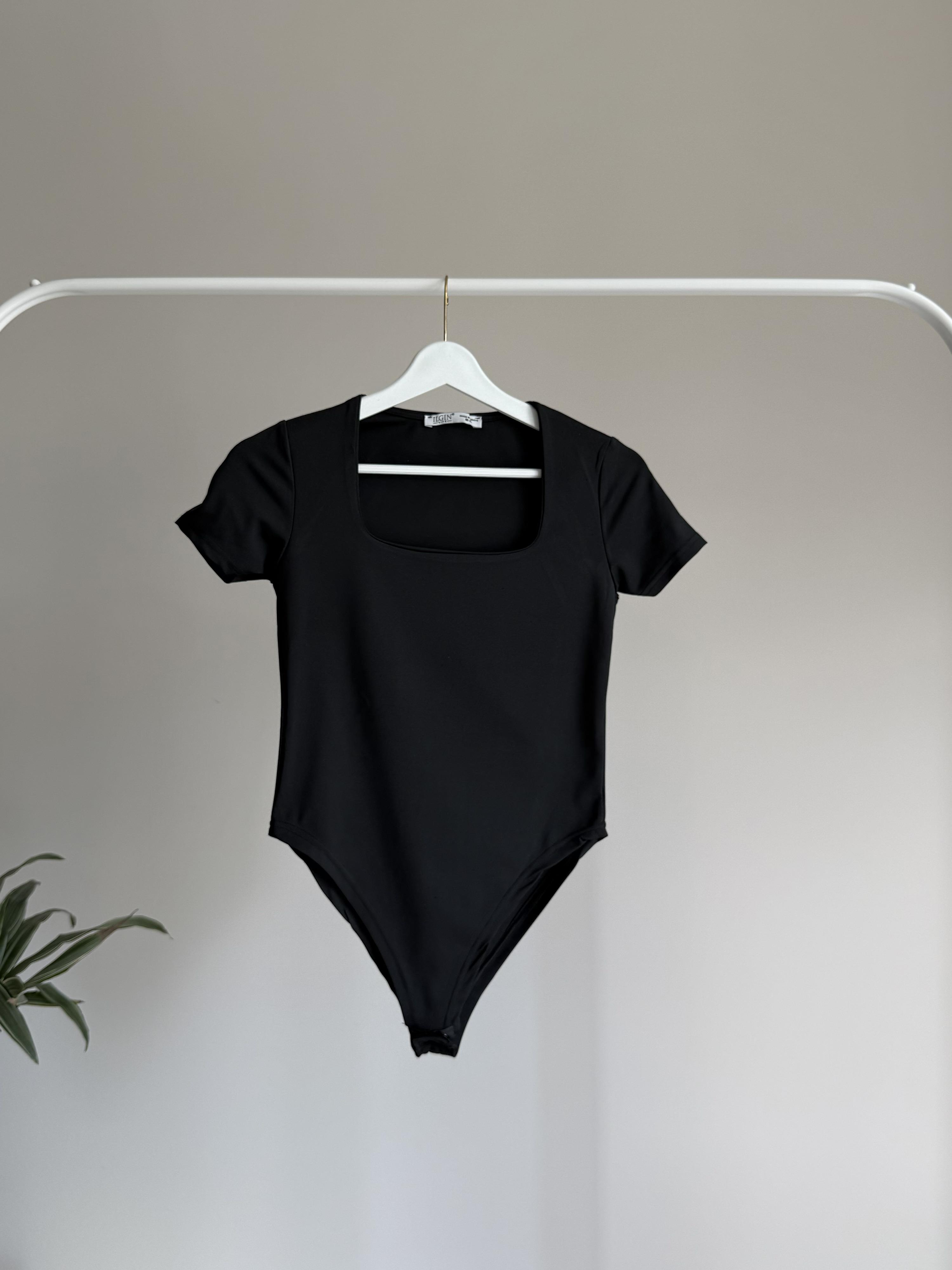 Siyah Kısa Kollu Bodysuit