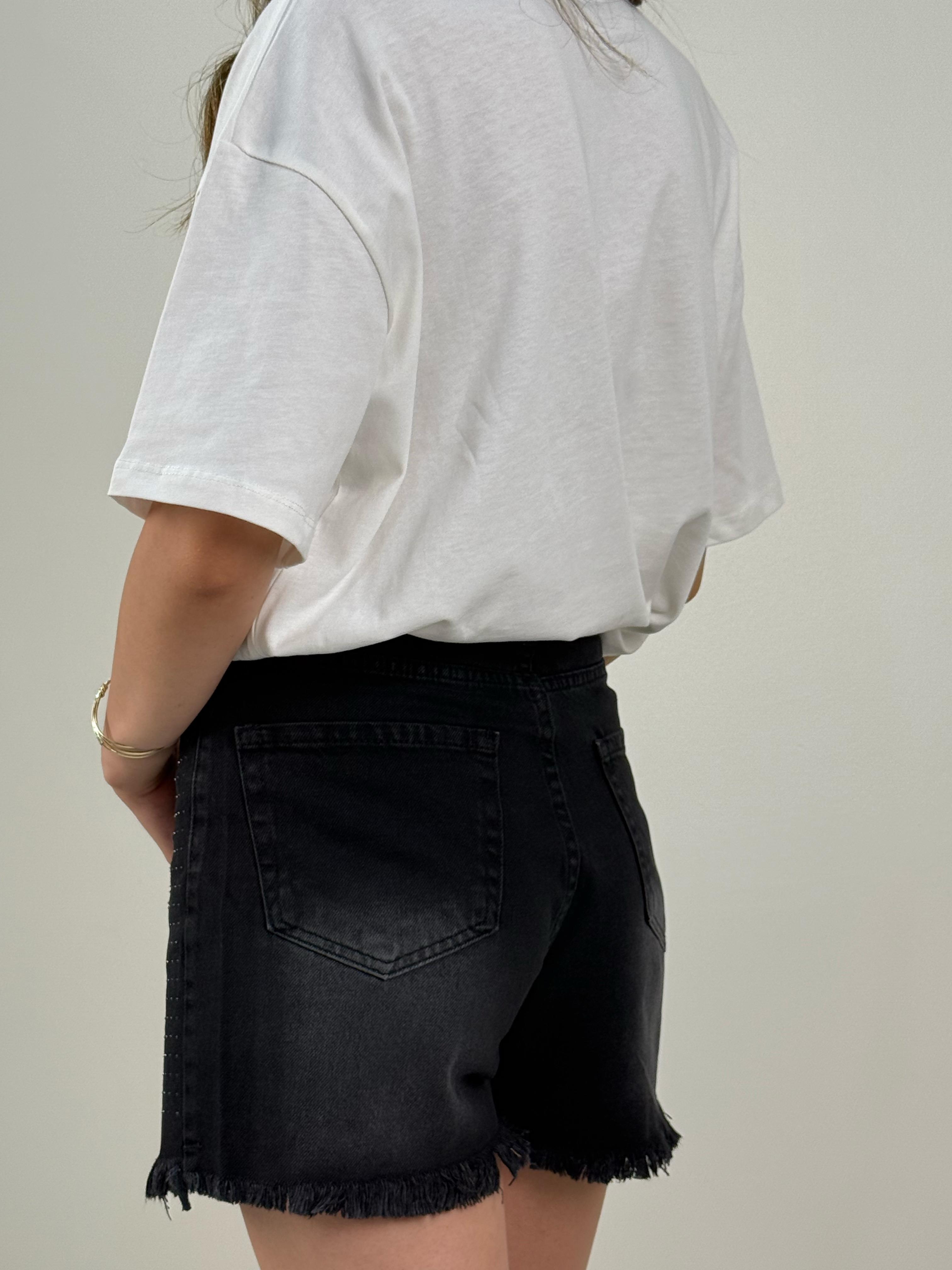 Taşlı Denim Şort