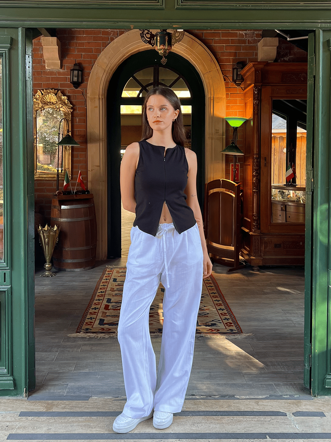 Beyaz Beli Büzgülü Wide Leg Kumaş Pantolon 