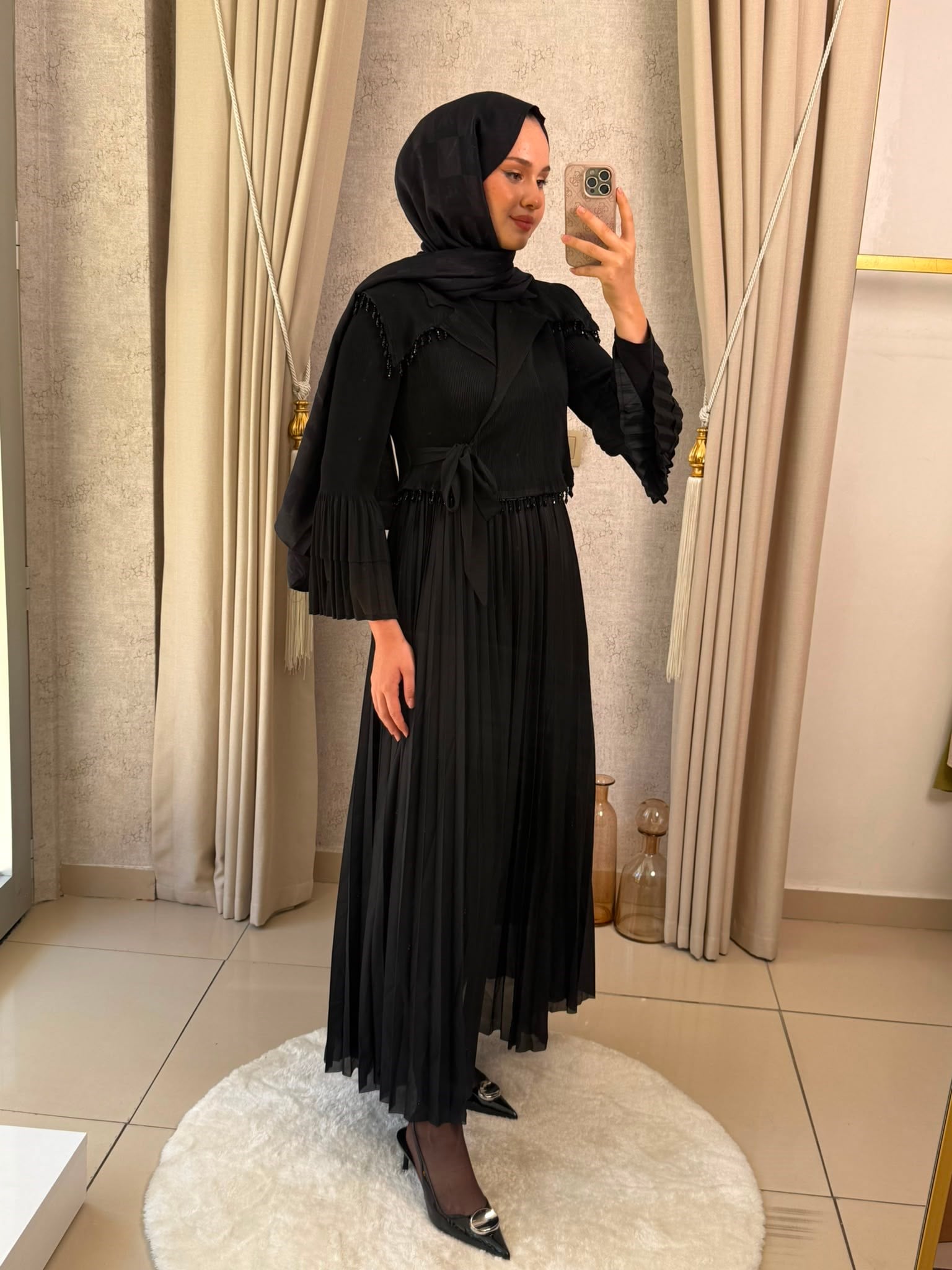 MMZ Yaka Boncuk Detaylı Akordiyon Elbise Siyah
