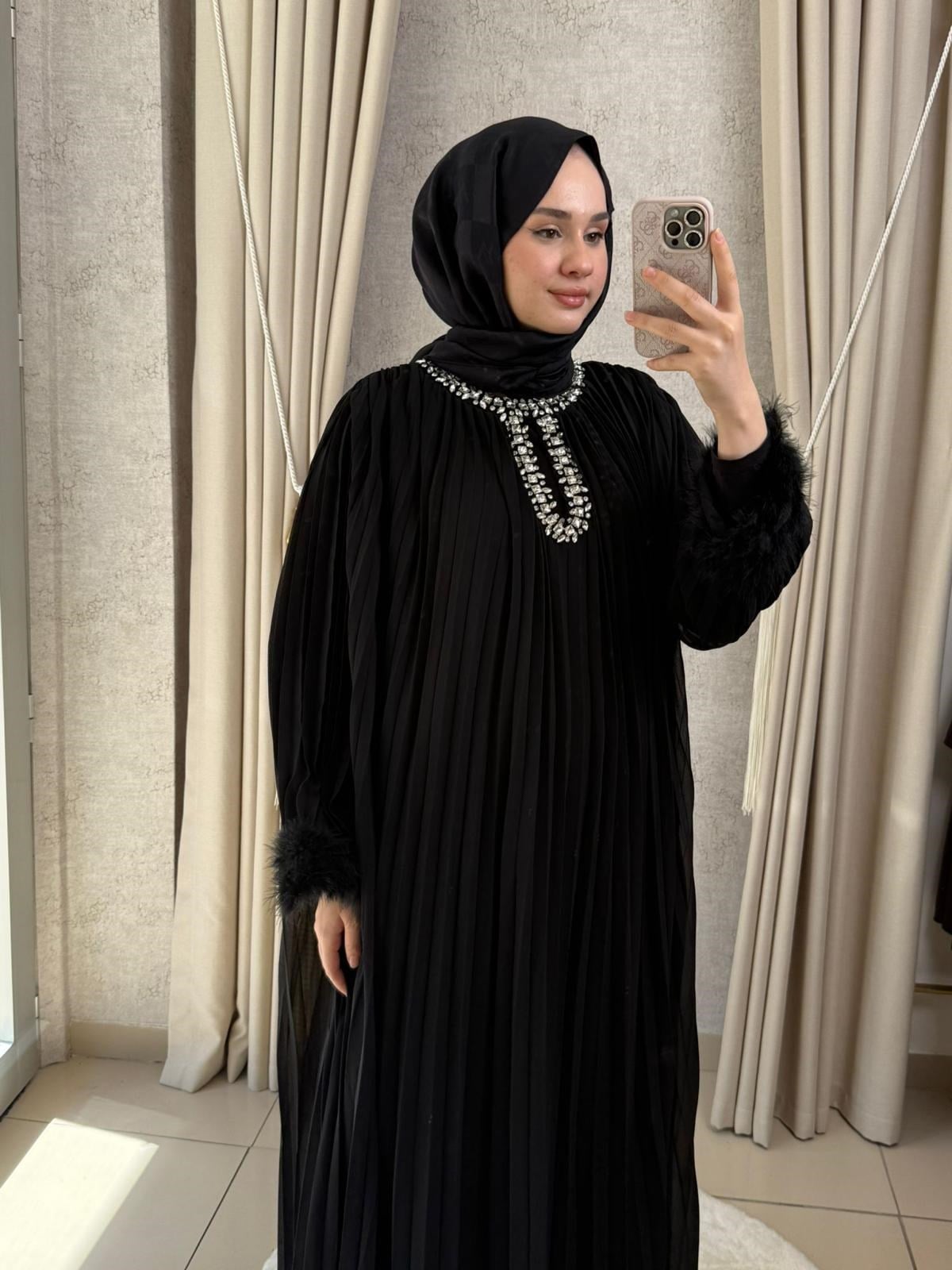 MMZ Yakası Taşlı Şifon Piliseli Elbise Siyah