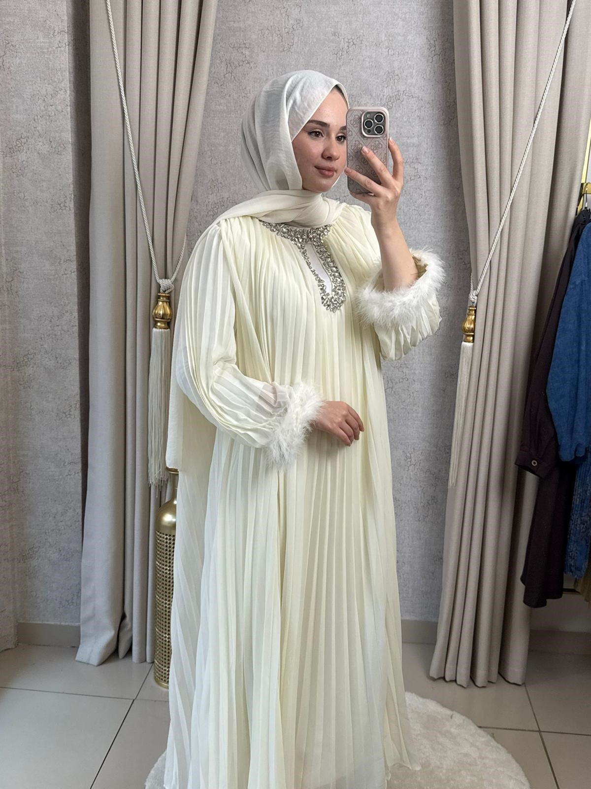 MMZ Yakası Taşlı Şifon Piliseli Elbise Ekru