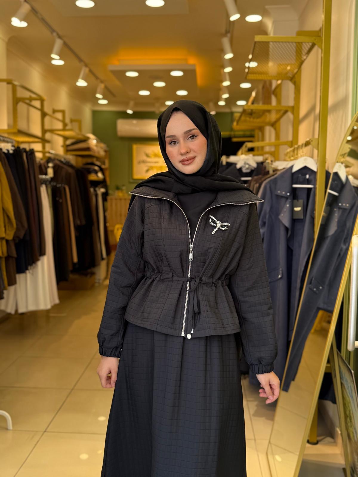 Nuss 1009 Kapitone Broş Detaylı Etekli Takım Siyah