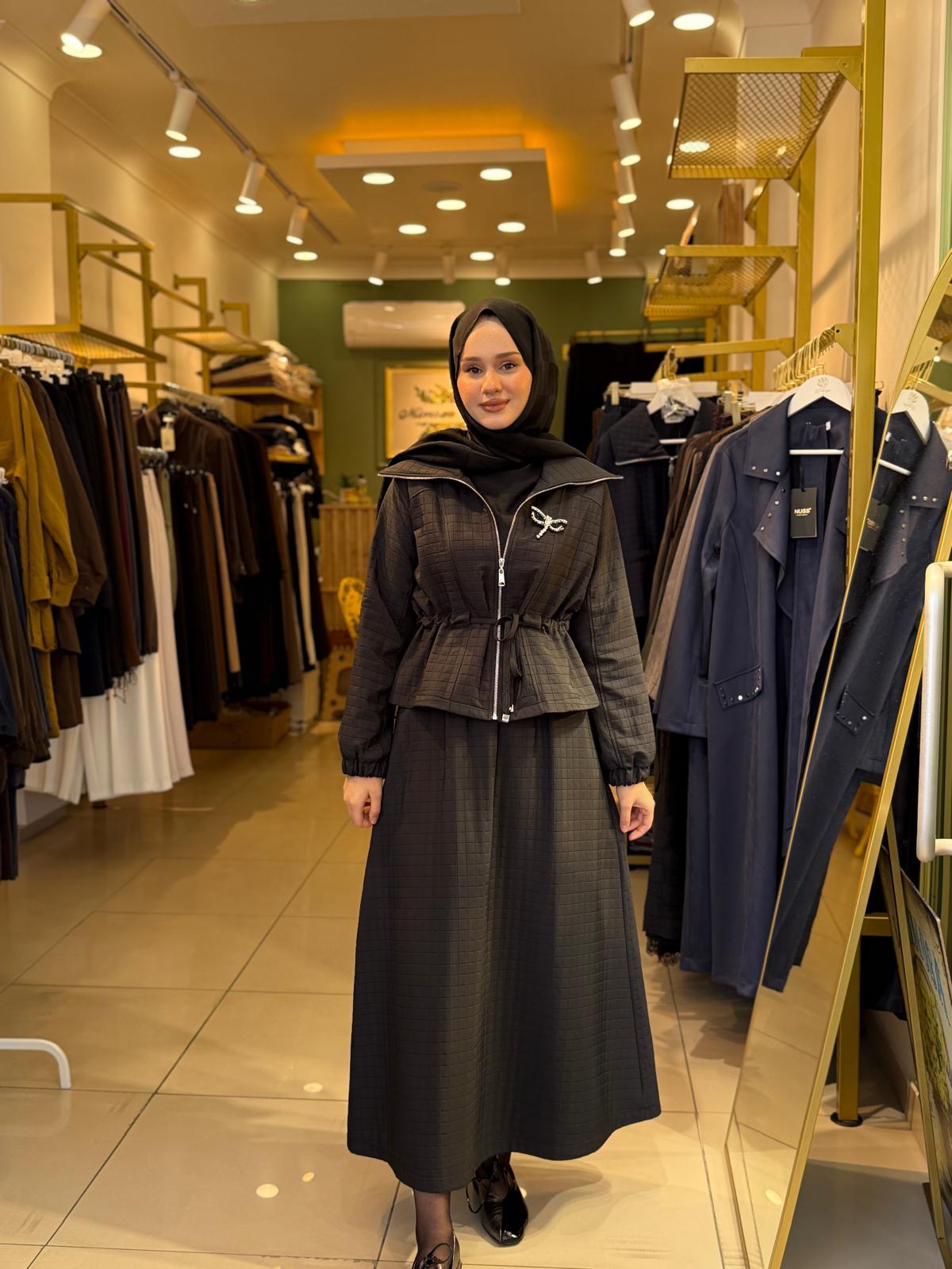 Nuss 1009 Kapitone Broş Detaylı Etekli Takım Siyah