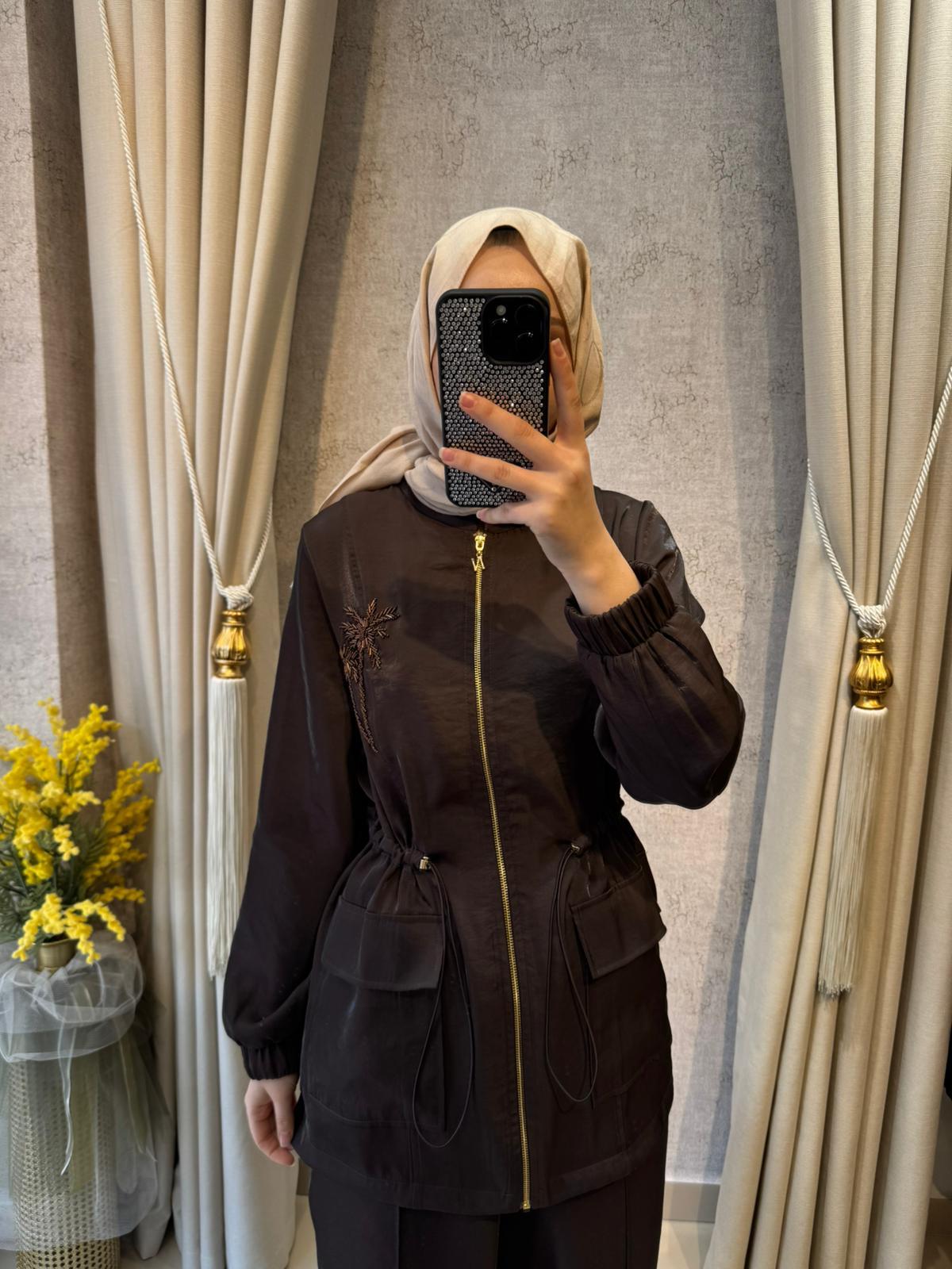 Nuss 1032 Yaka Boncuk İşleme Detaylı Pantolonlu Takım Bitter