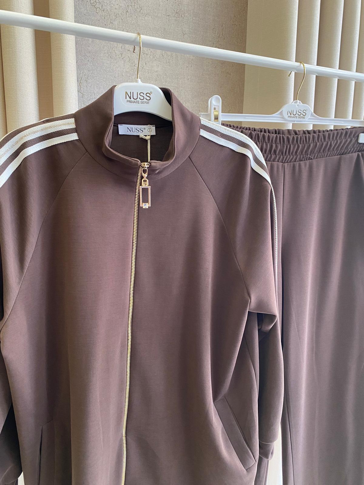 Nuss 1092 Yanı Şerit Detaylı Pantolonlu Takım Kahverengi