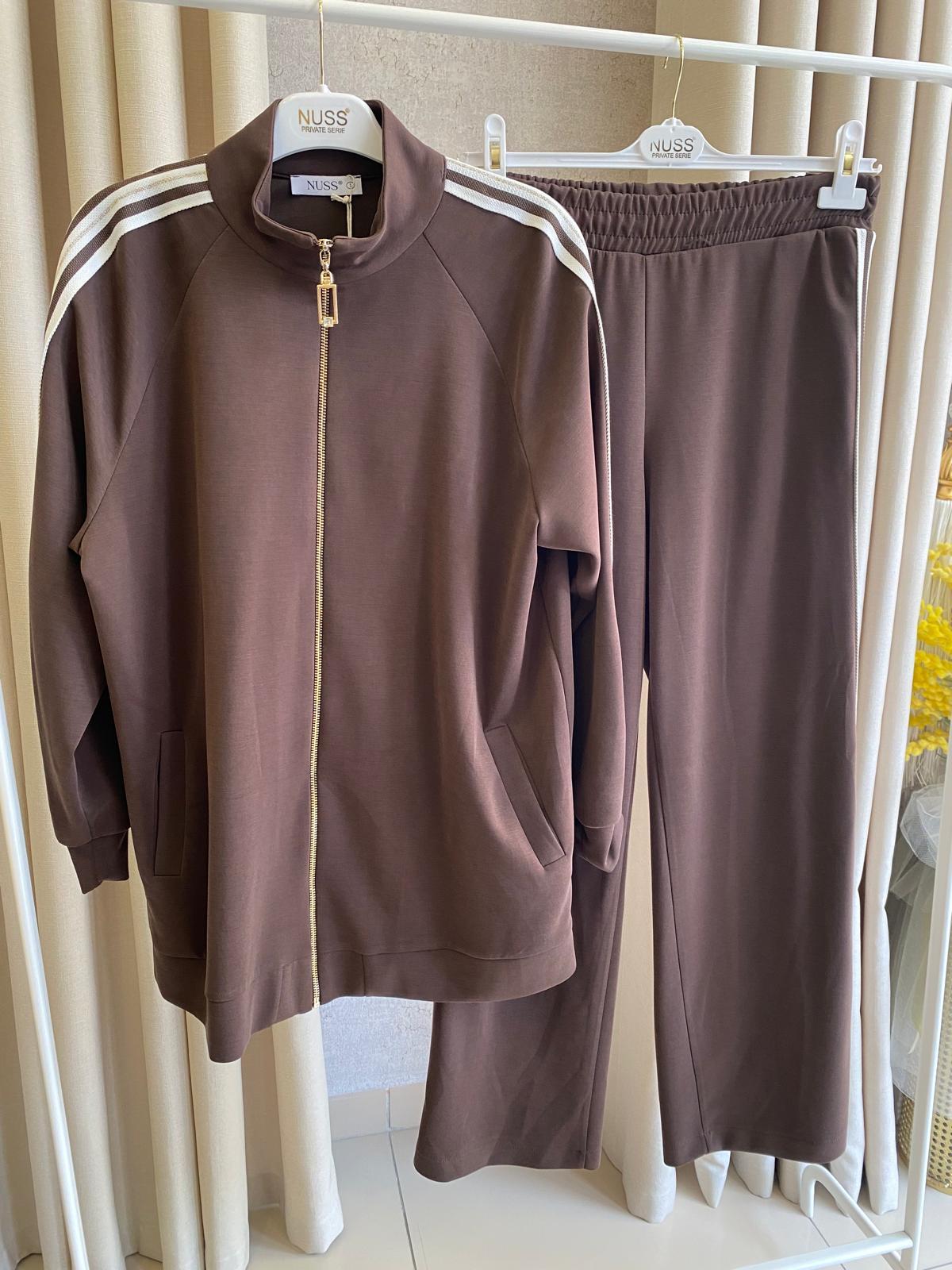 Nuss 1092 Yanı Şerit Detaylı Pantolonlu Takım Kahverengi
