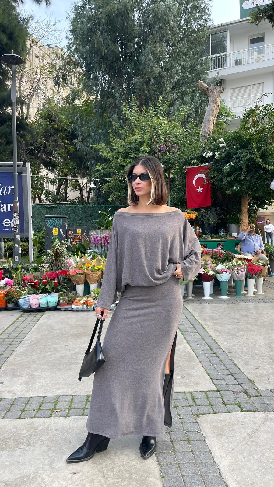 Füme Renk Geniş Yakalı Bluz