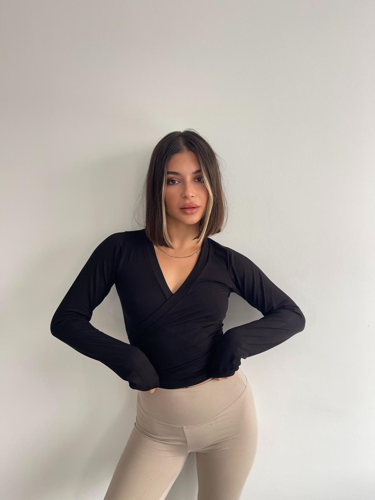 Kruvaze bağlamalı model siyah std yumuşak kumaş