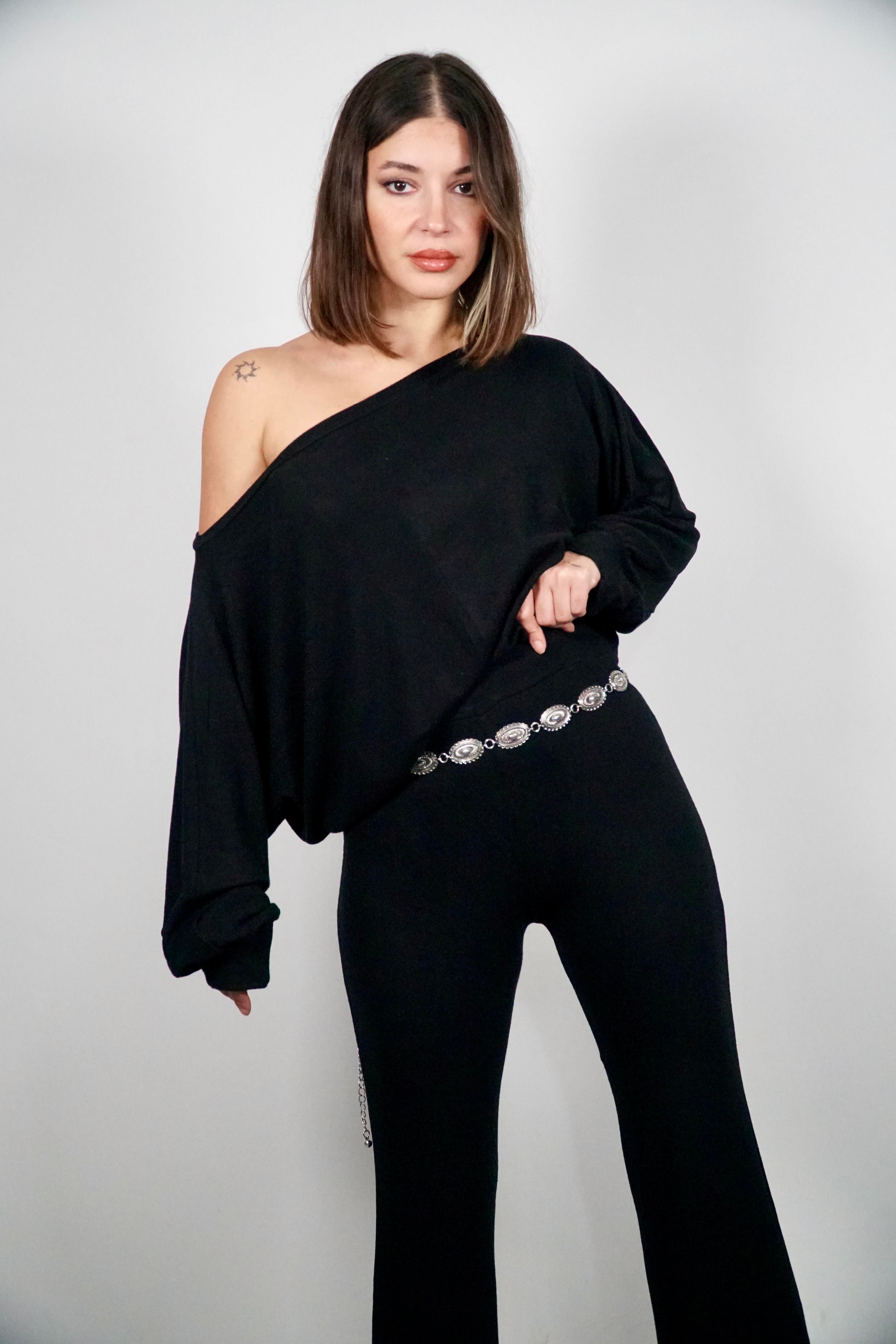 Yumoş kumaş siyah oversize tek omuz acık bluz