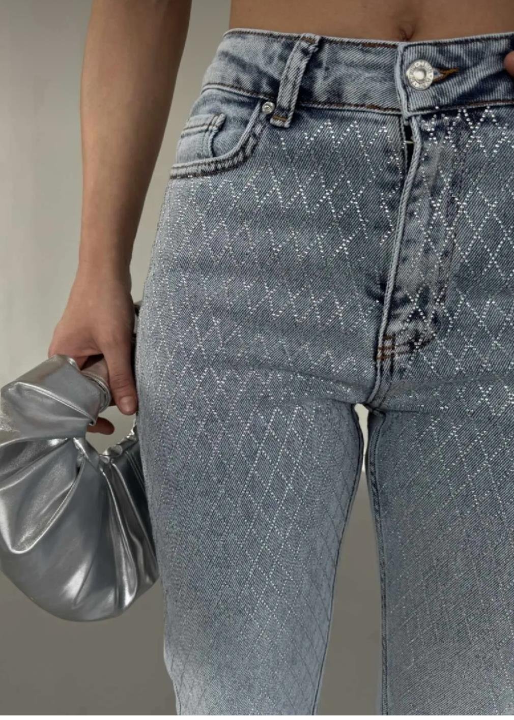 Önü Dekoratif Taş Detaylı Yüksek Bel Mom Fit Kadın Kot Pantolon Kar Yıkama Açık Mavi Jean