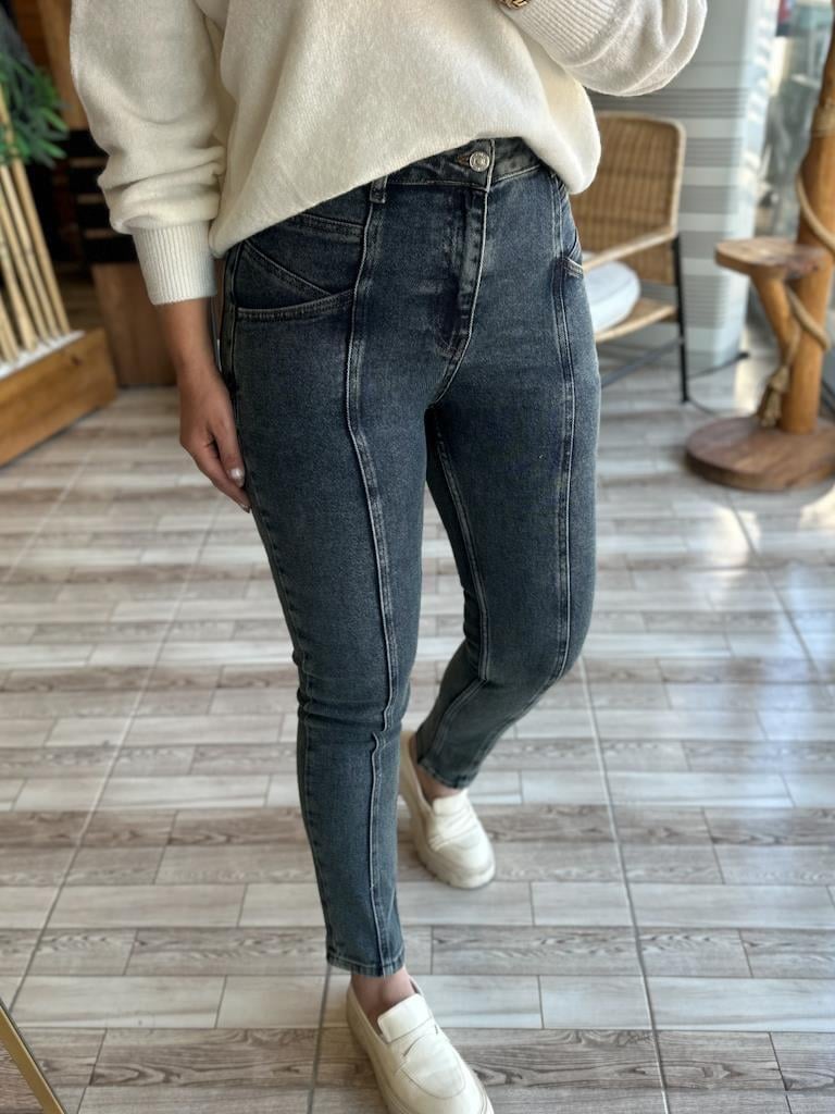 Yüksek Bel Eskitme Renk Cep Detaylı Jean
