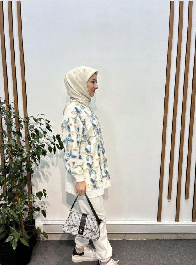 Beyaz Çiçek Detaylı Sweatshirt Tunik