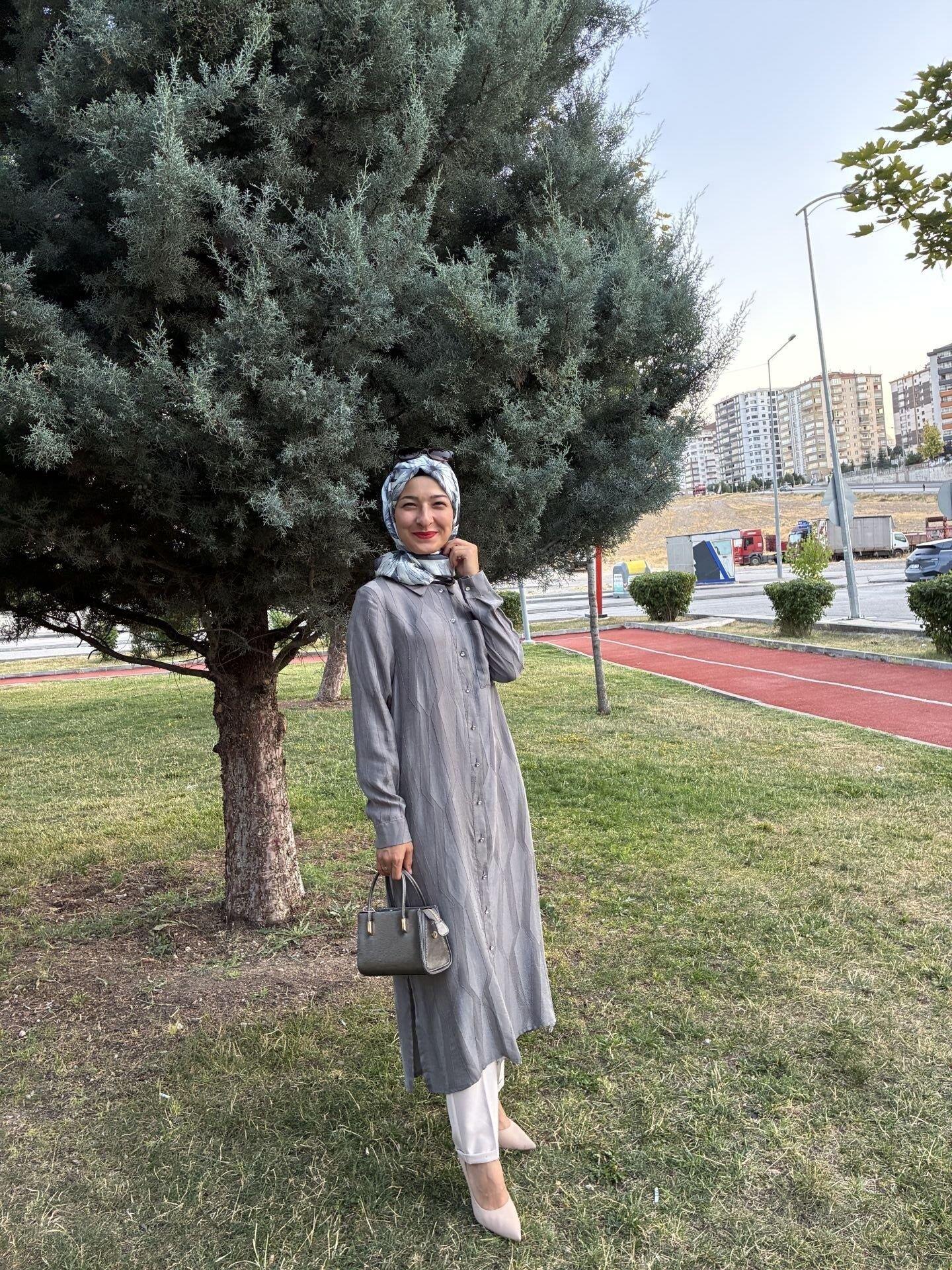 Gri Kendinden Desenli Nihan Uzun ipek Cupra Tunik