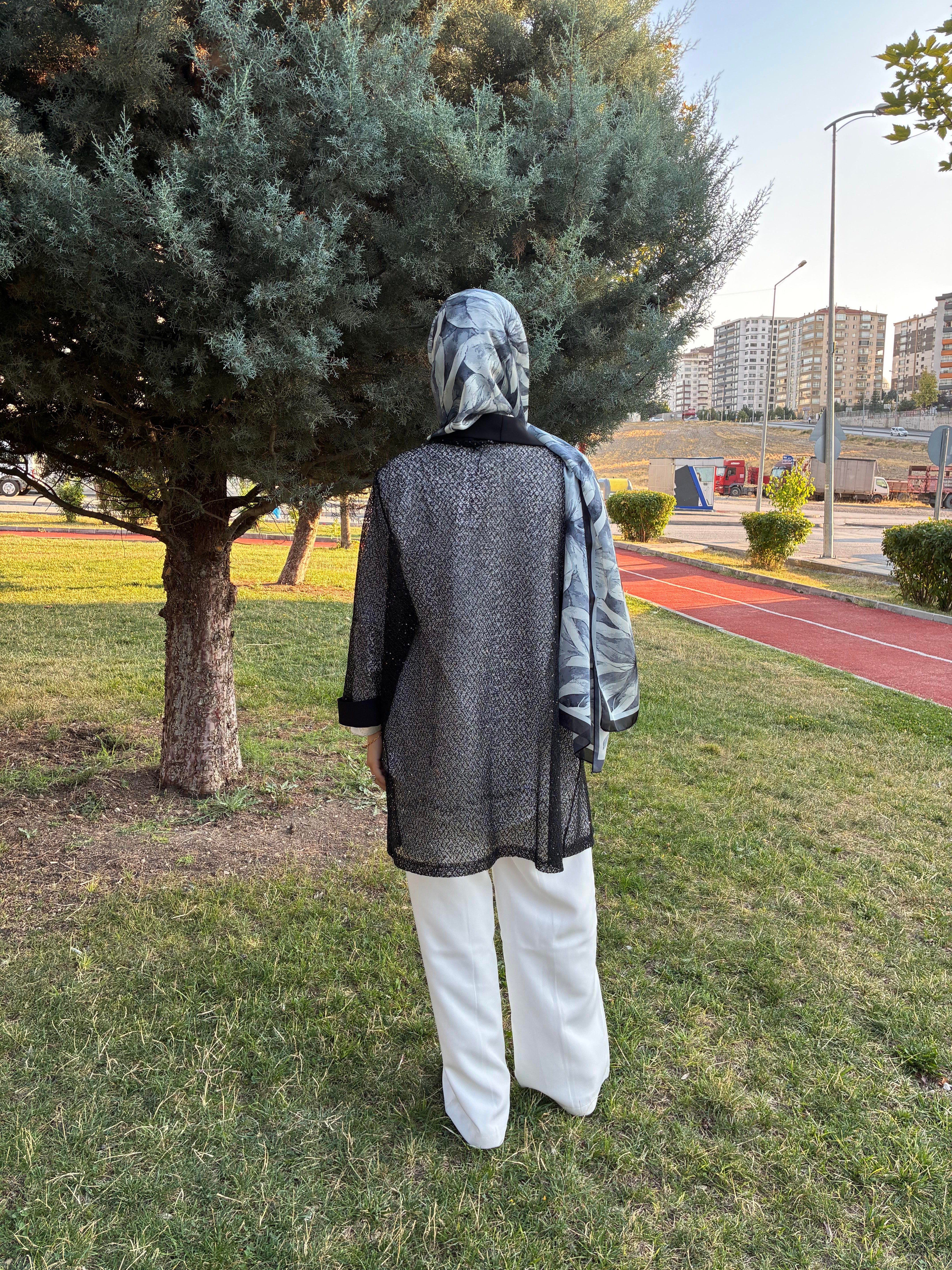 Pul İşleme Detaylı Siyah Ceket