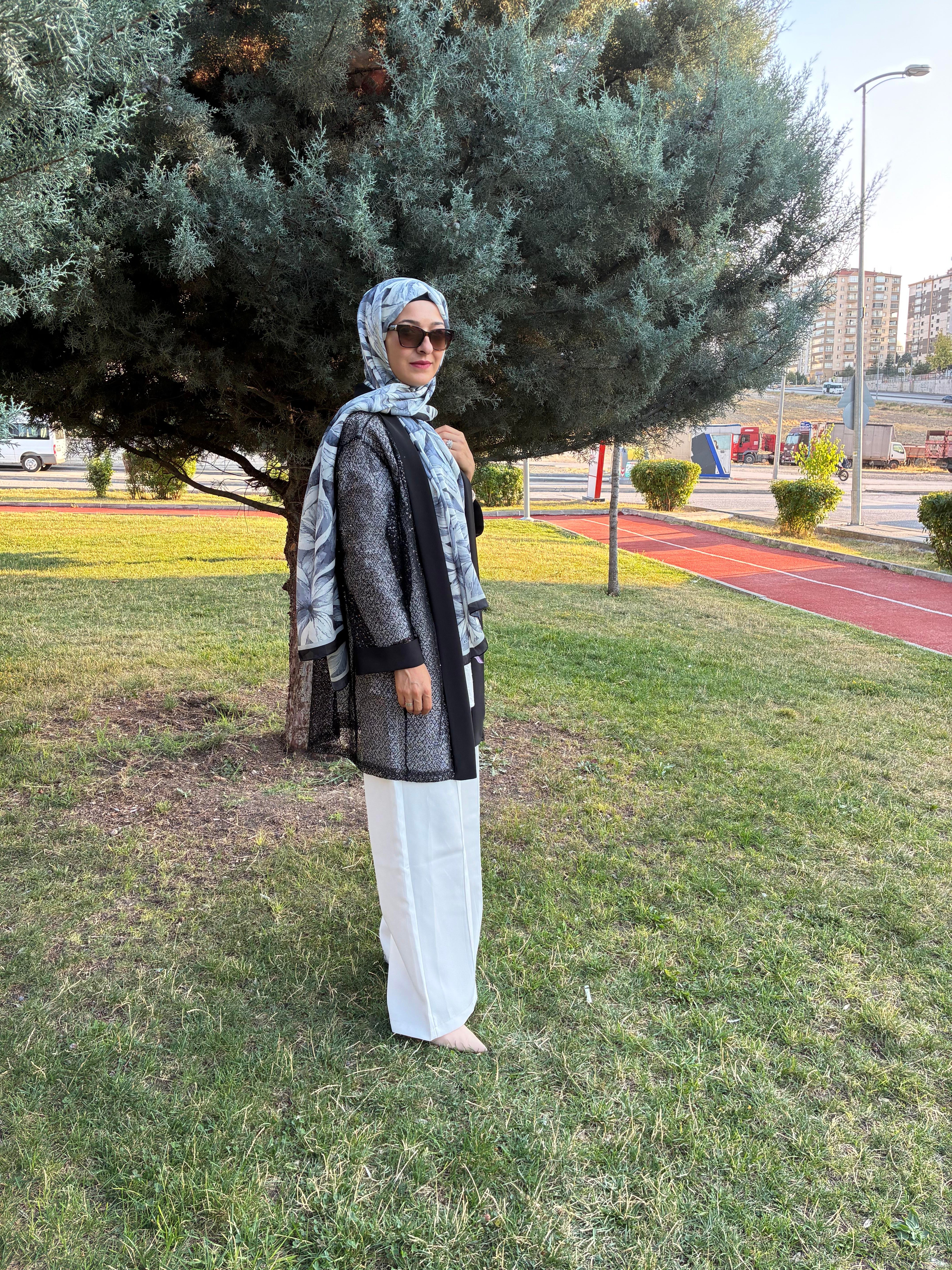 Pul İşleme Detaylı Siyah Ceket
