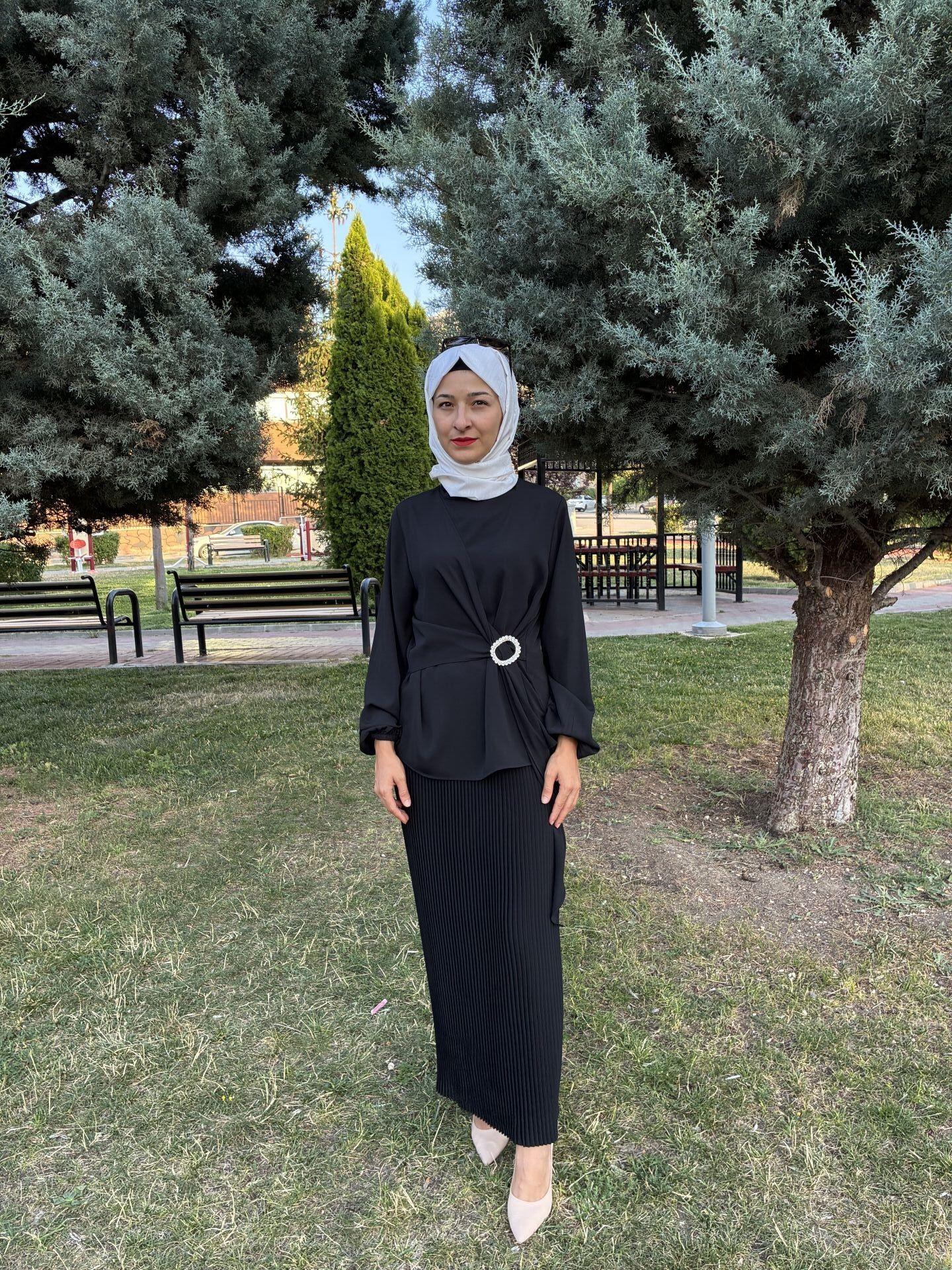Siyah Pileli Etekli Nihan Marka Takım 