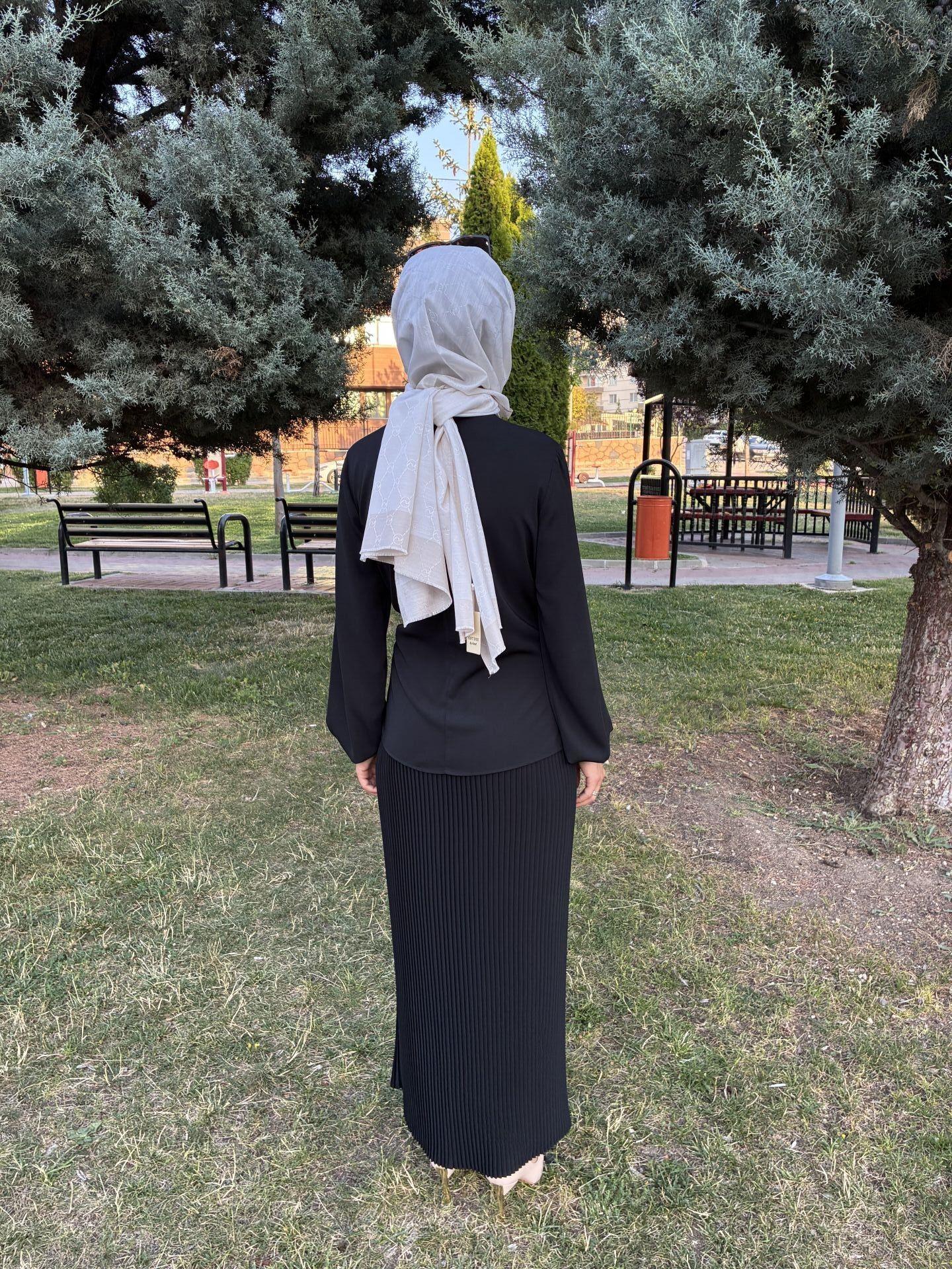 Siyah Pileli Etekli Nihan Marka Takım 