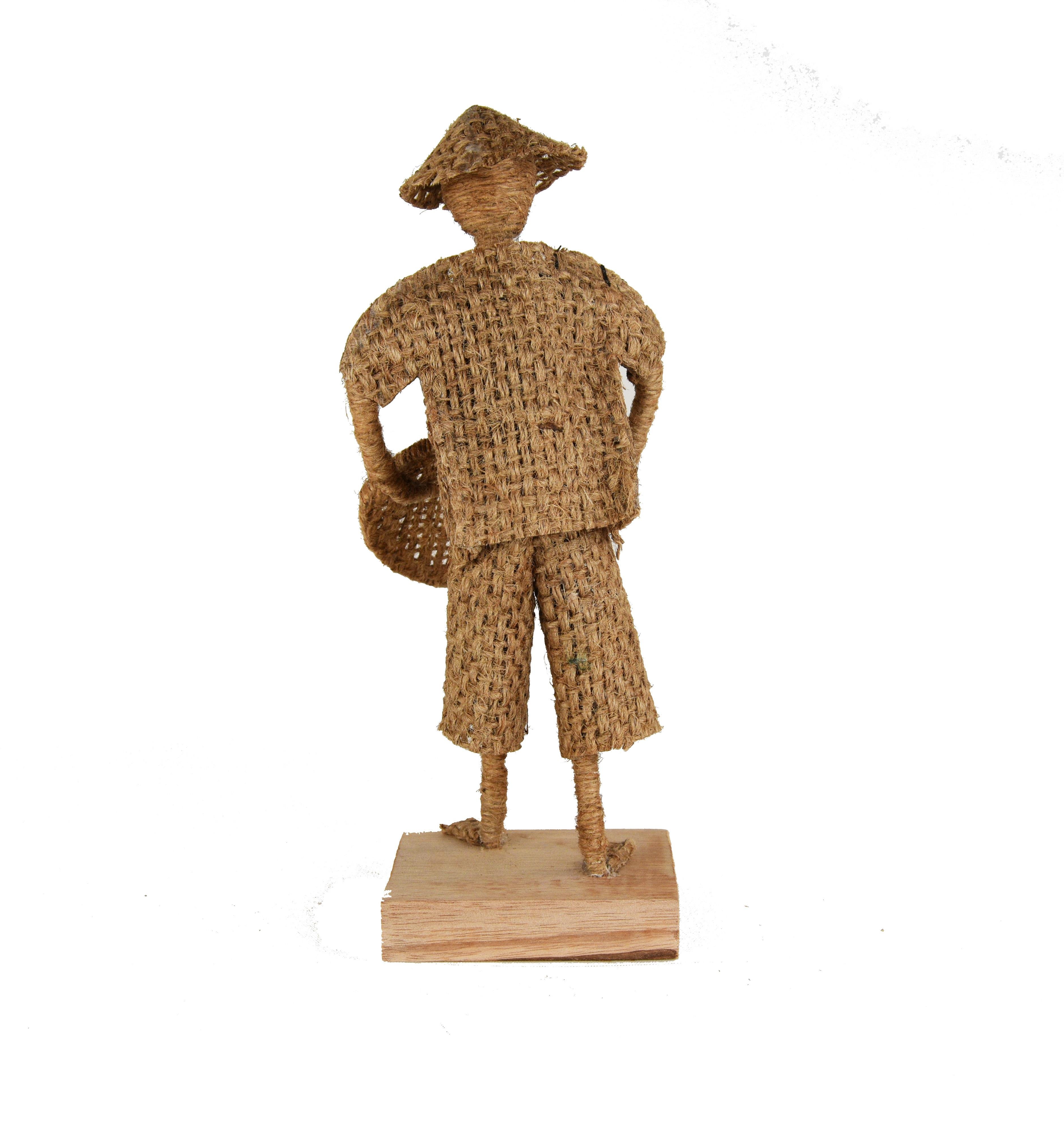 Doğal ip ve Ahşap , geleneksel kıyafetli dekoratif figür 22 cm
