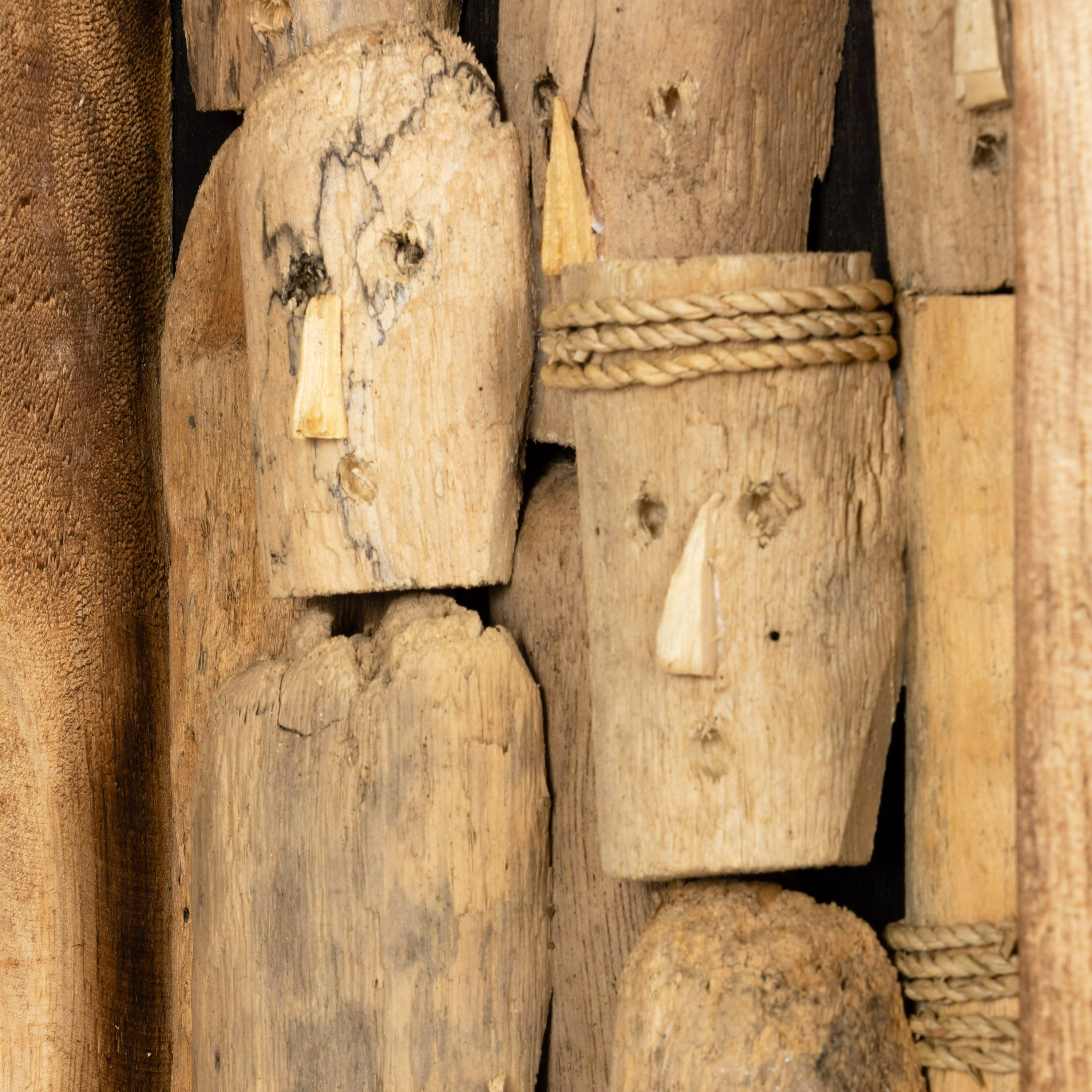 El Oyması İnsan Figürlü Driftwood Ahşap Duvar Panosu 30 x 60 cm (Type1)