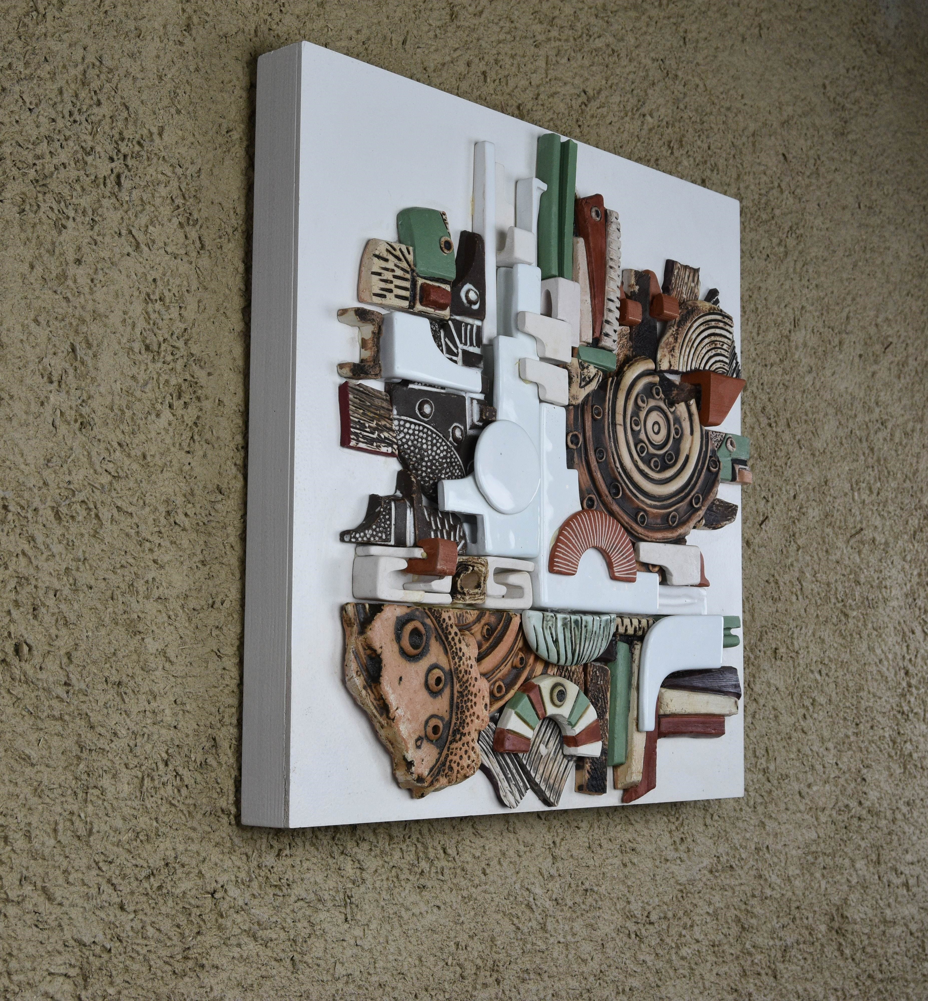Geometrik Kabartmalı Seramik Duvar Panosu 50 x 50 cm
