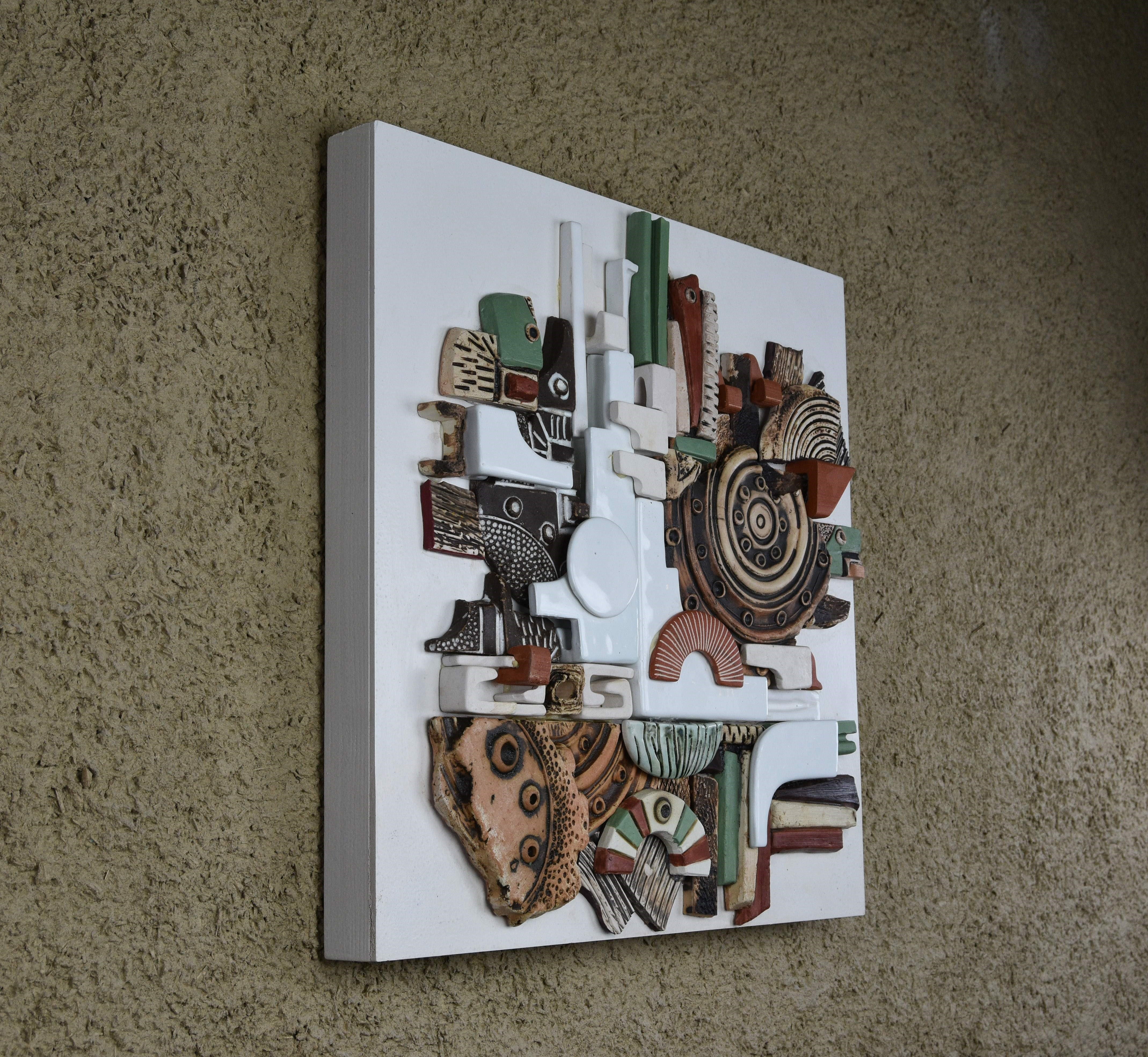 Geometrik Kabartmalı Seramik Duvar Panosu 50 x 50 cm