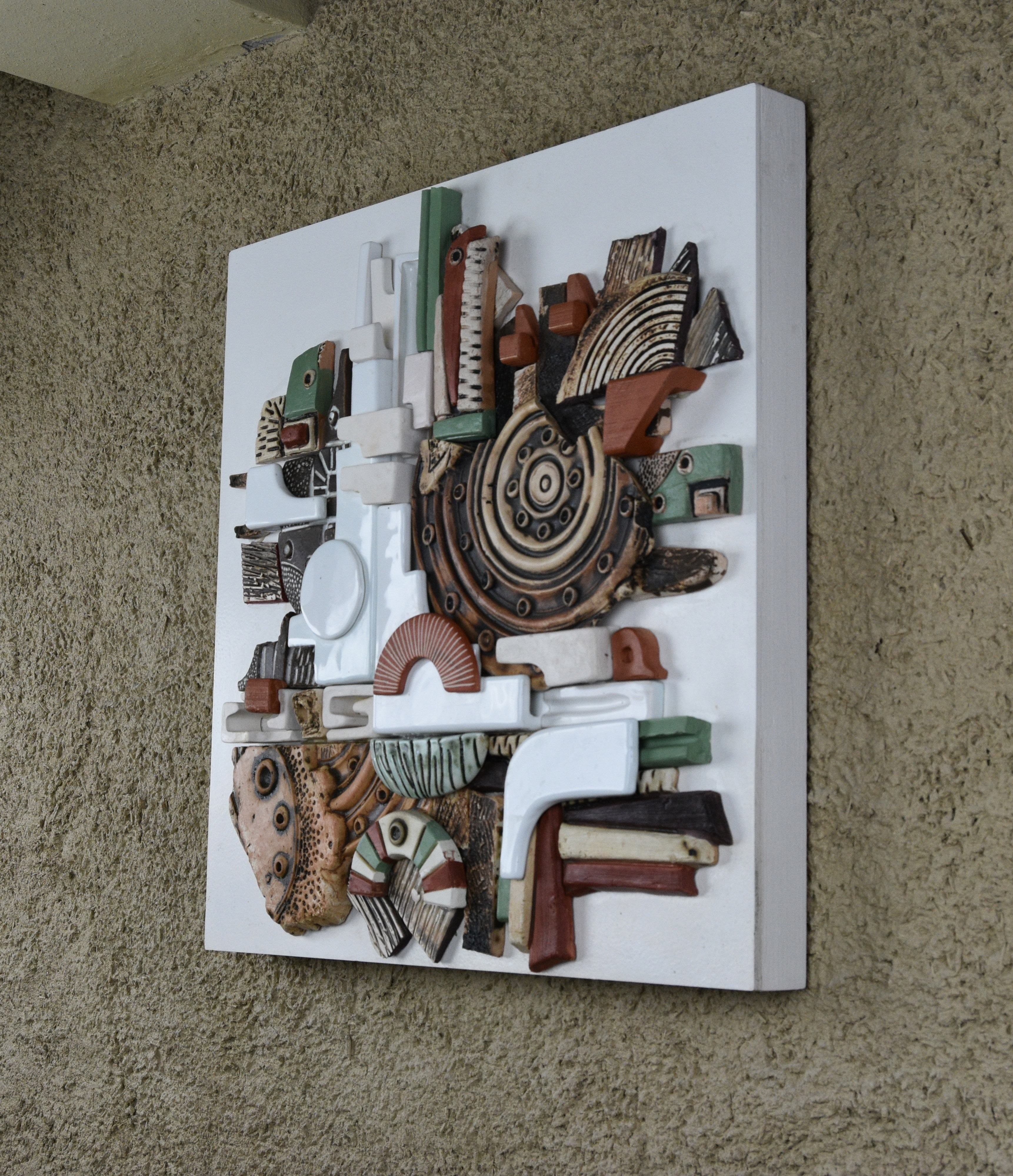 Geometrik Kabartmalı Seramik Duvar Panosu 50 x 50 cm