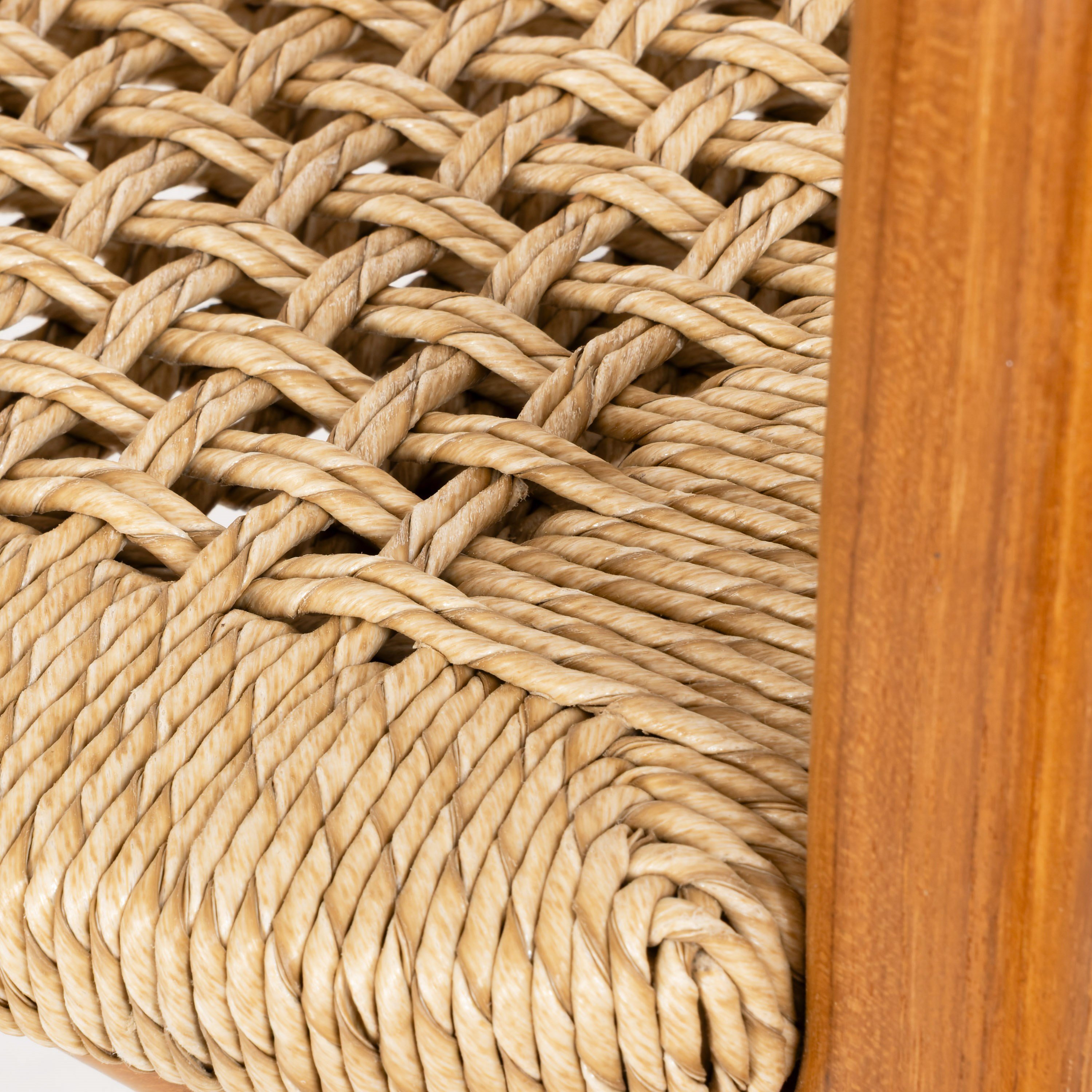 Sentetik Rattan İp Oturumlu Teak Kolçaklı Sandalye