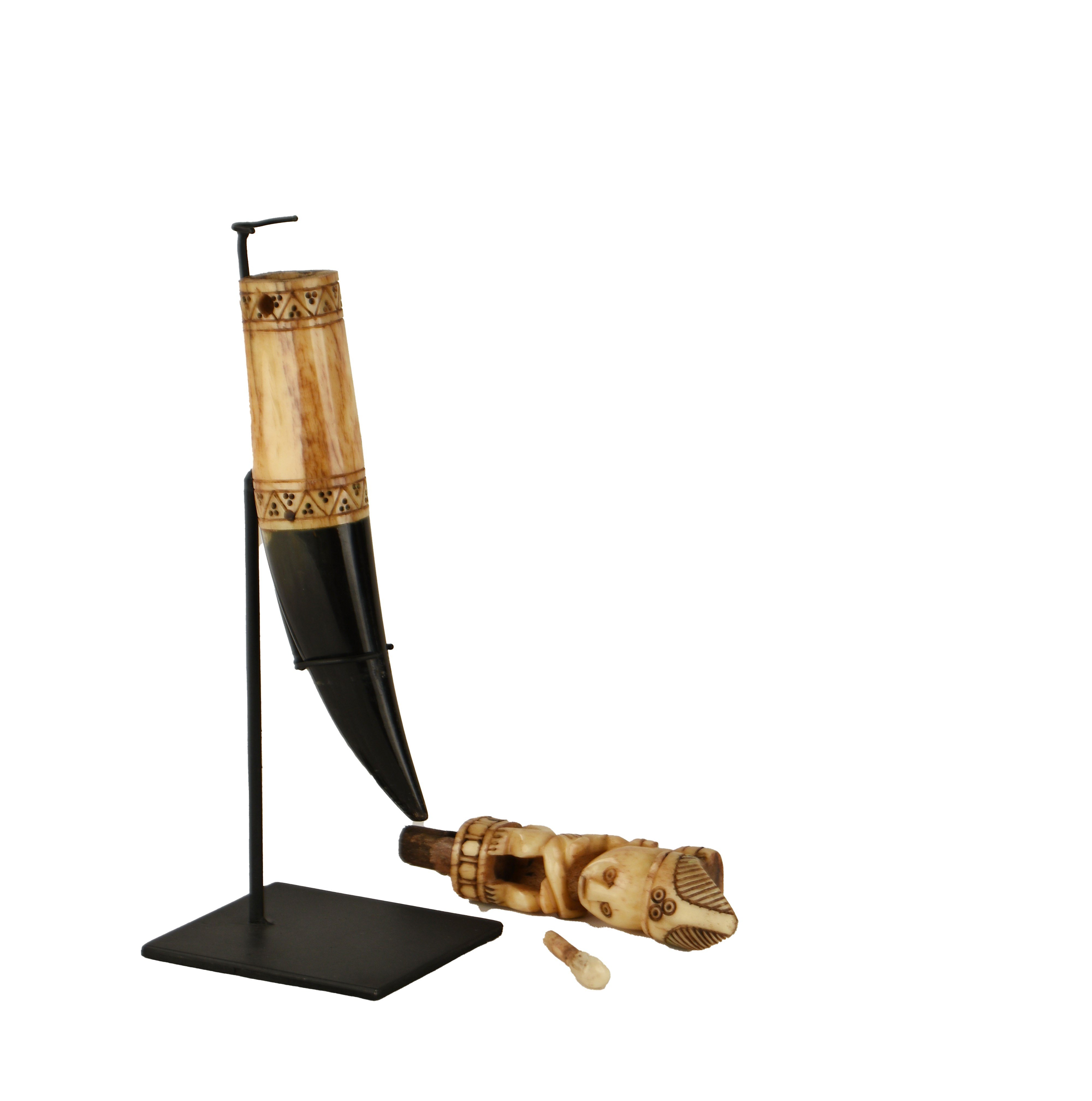 Yerli Figürü Oymalı Standlı Obje  26 cm
