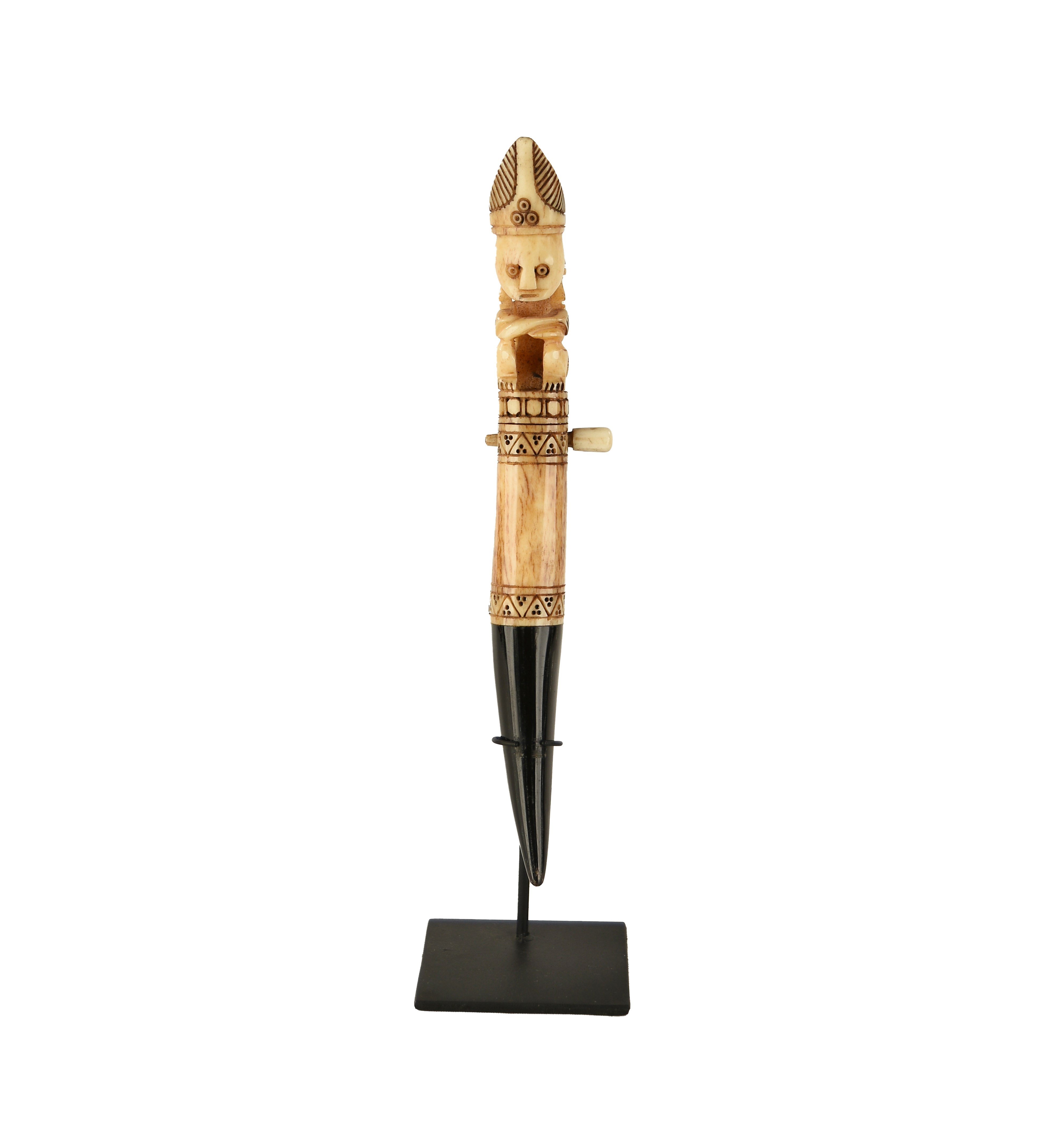 Yerli Figürü Oymalı Standlı Obje  26 cm
