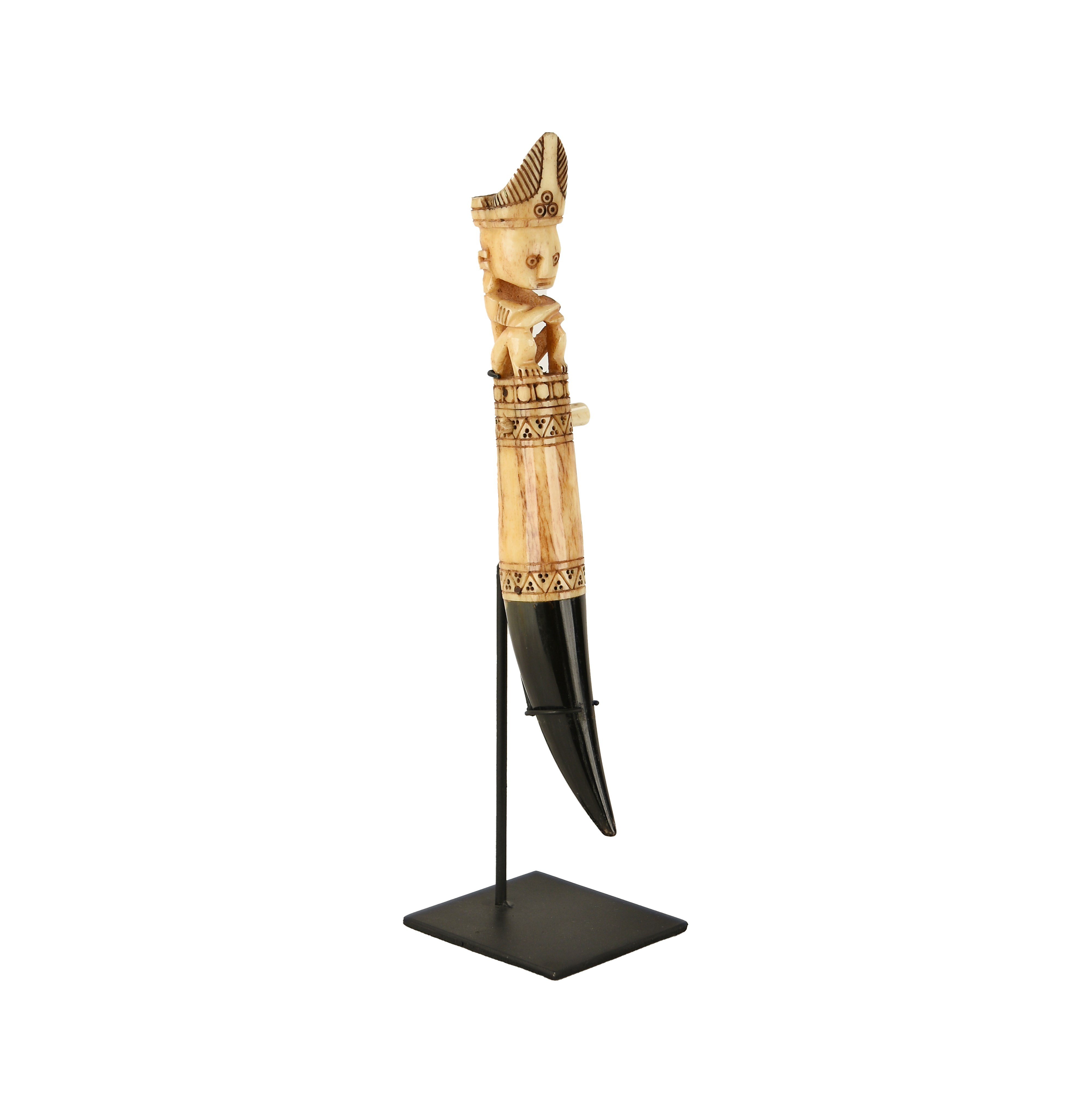 Yerli Figürü Oymalı Standlı Obje  26 cm