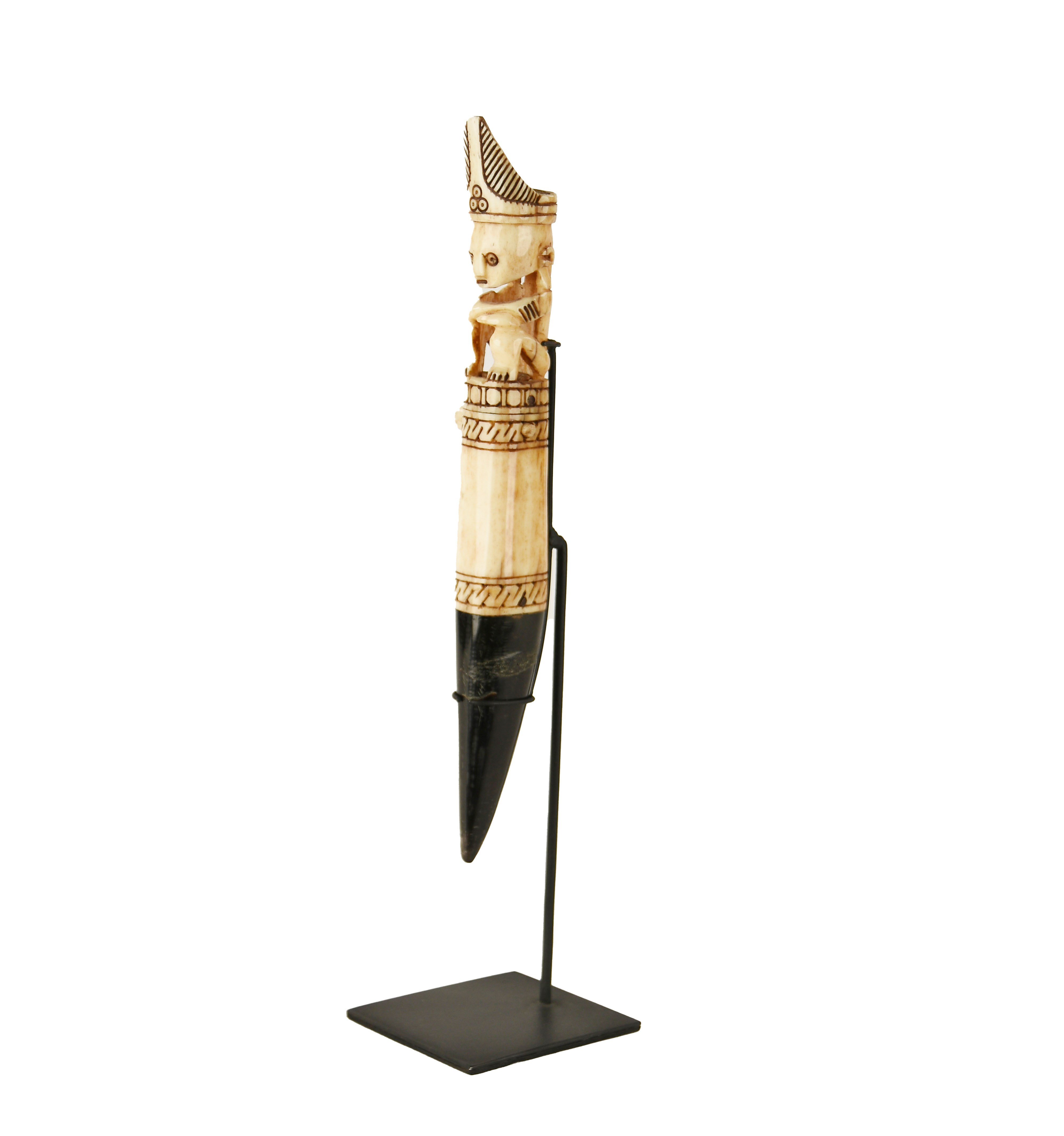 Yerli Figürü Oymalı Standlı Obje  30 cm