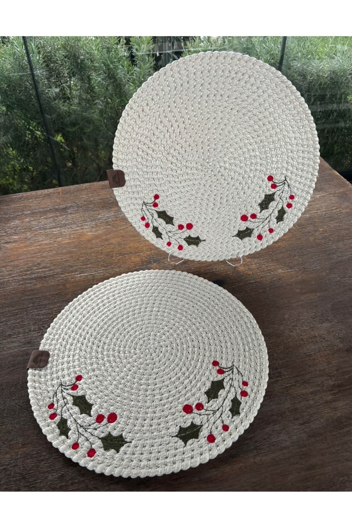 2’li Beyaz Hasır Görünümlü Supla Seti – Nakış İşlemeli, 35 cm, Şık Masa Süsü