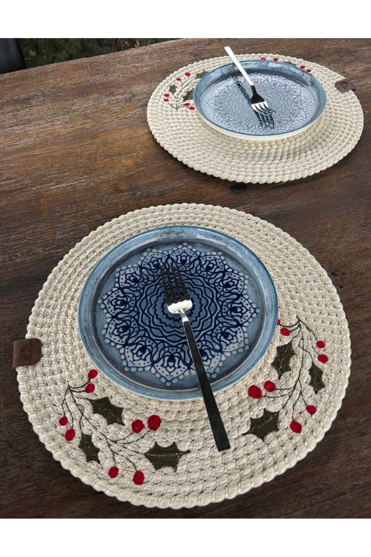 2’li Beyaz Hasır Görünümlü Supla Seti – Nakış İşlemeli, 35 cm, Şık Masa Süsü