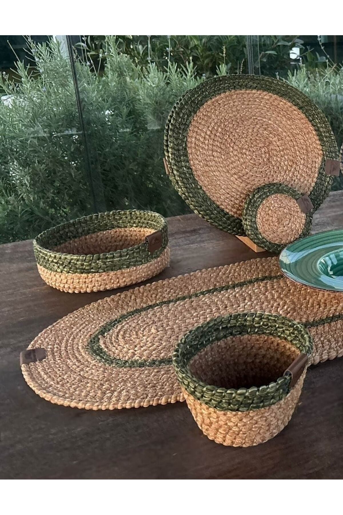 4 Kişilik Lüks Hasır Örgü Yeşil Sofralık Set (Amerikan Servis, Runner, Sepet, Ekmeklik) - 16 Parça